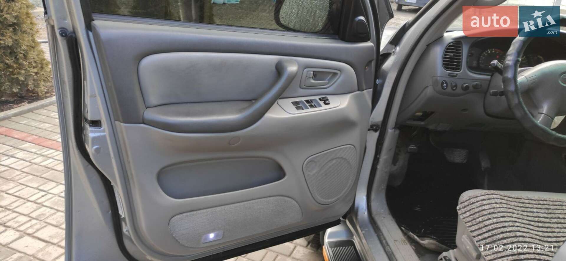 Toyota Sequoia 2002 VIN 5TDZT34A02S088910 фото оголошення 14 з 33