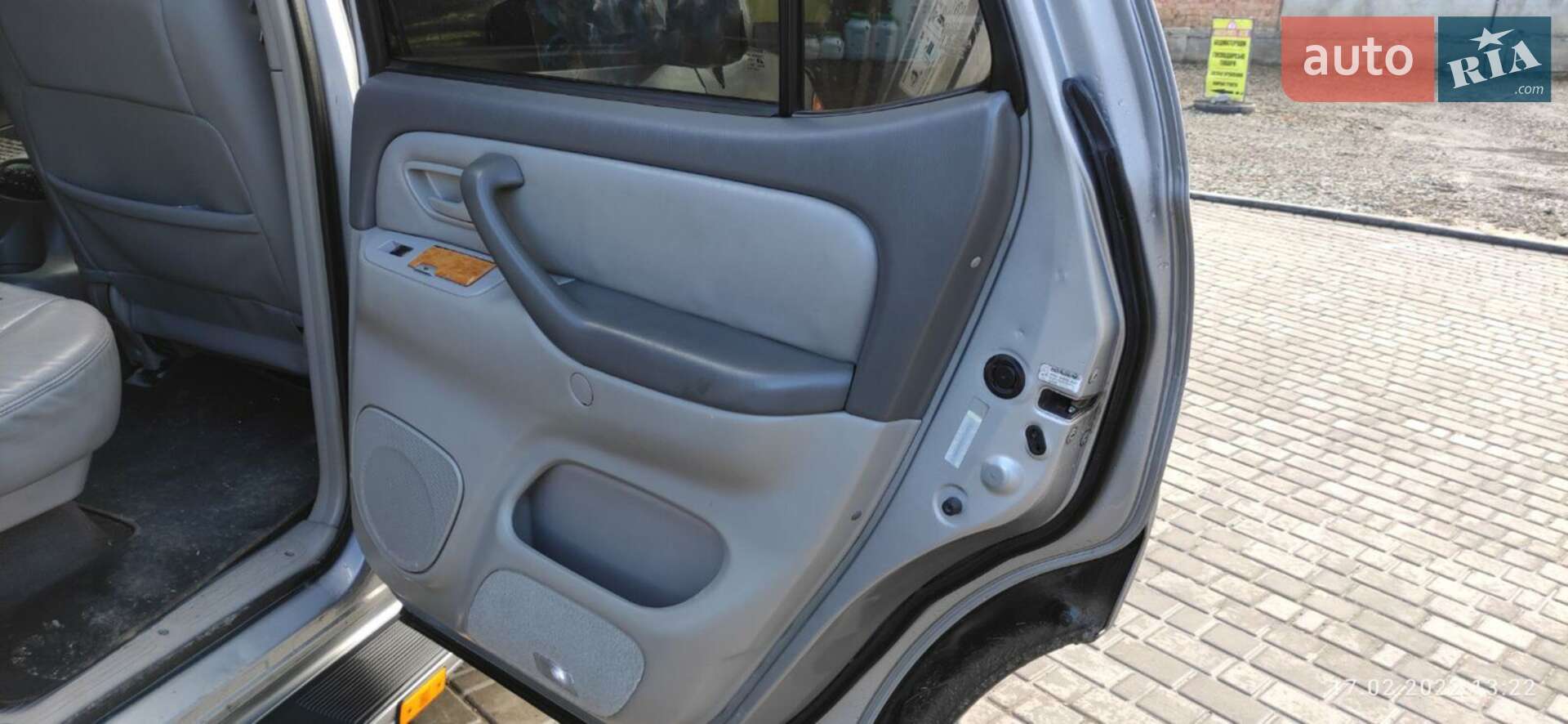 Toyota Sequoia 2002 VIN 5TDZT34A02S088910 фото оголошення 16 з 33