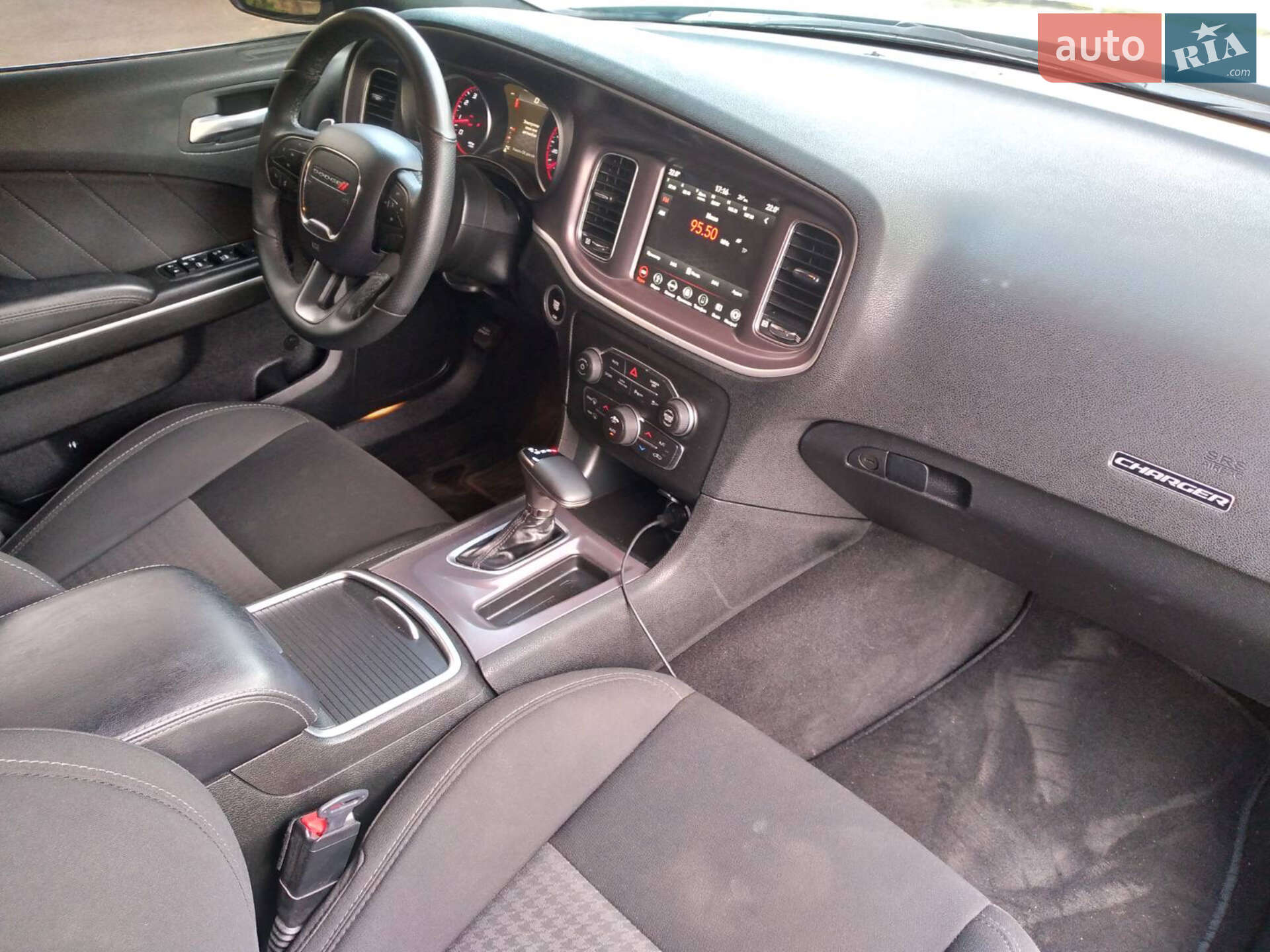 Dodge Charger 2019 VIN 2C3CDXCT6KH598002 фото оголошення 6 з 8