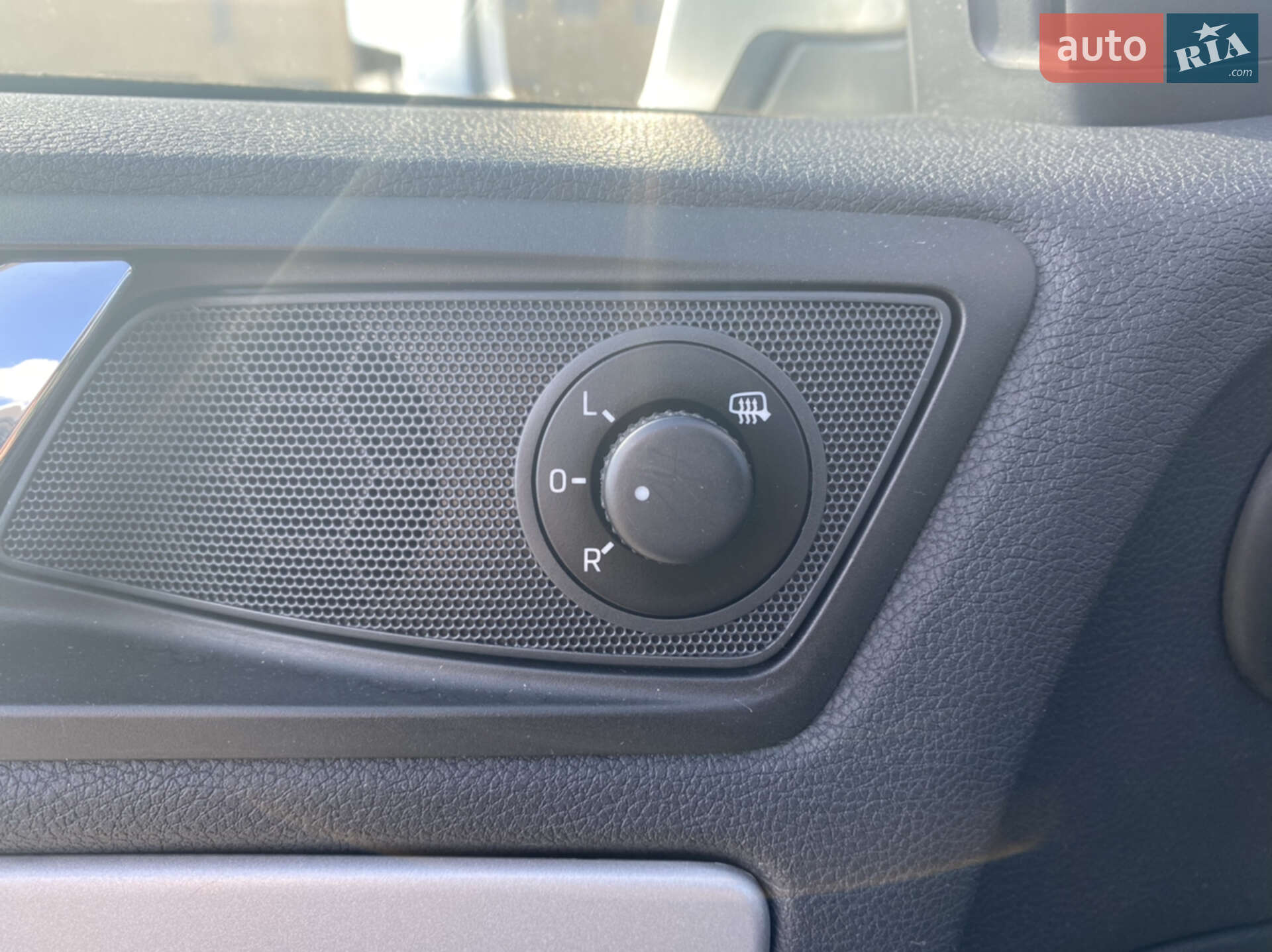 Skoda Octavia 2012 VIN TMBHT61Z6D8010744 фото оголошення 5 з 12