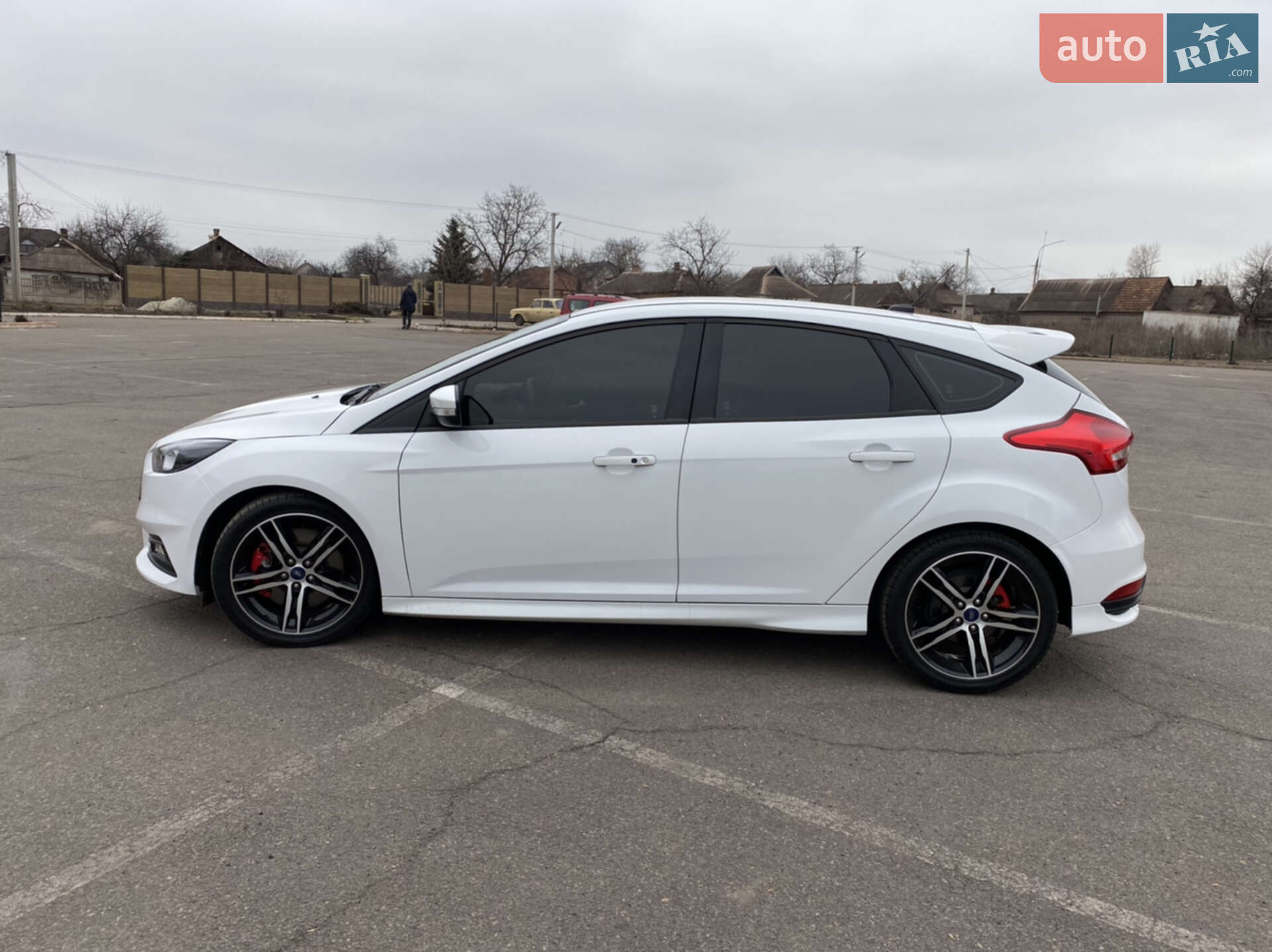 Ford Focus 2018 VIN 1FADP3L91JL322631 фото оголошення 4 з 16