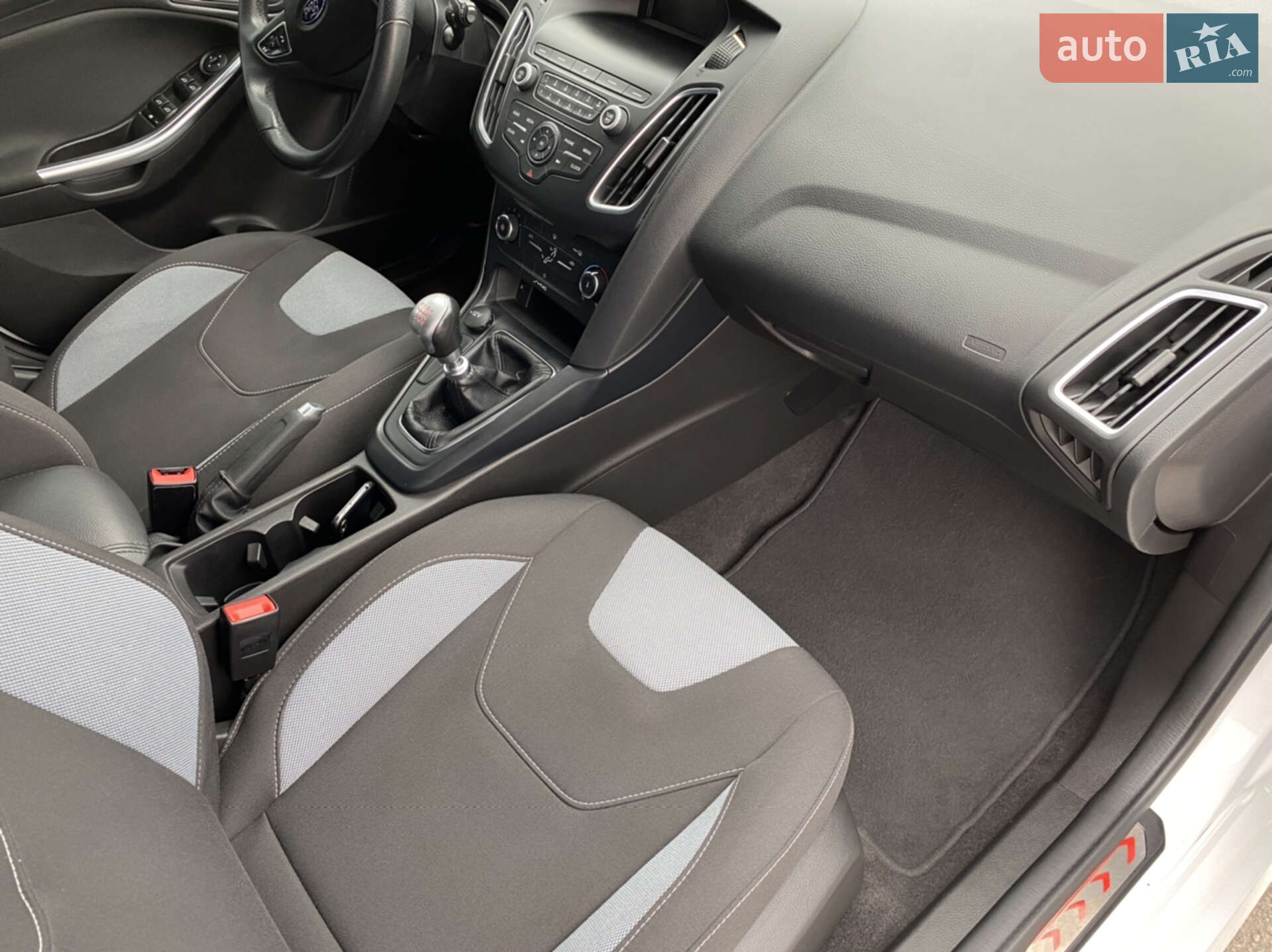 Ford Focus 2018 VIN 1FADP3L91JL322631 фото оголошення 7 з 16