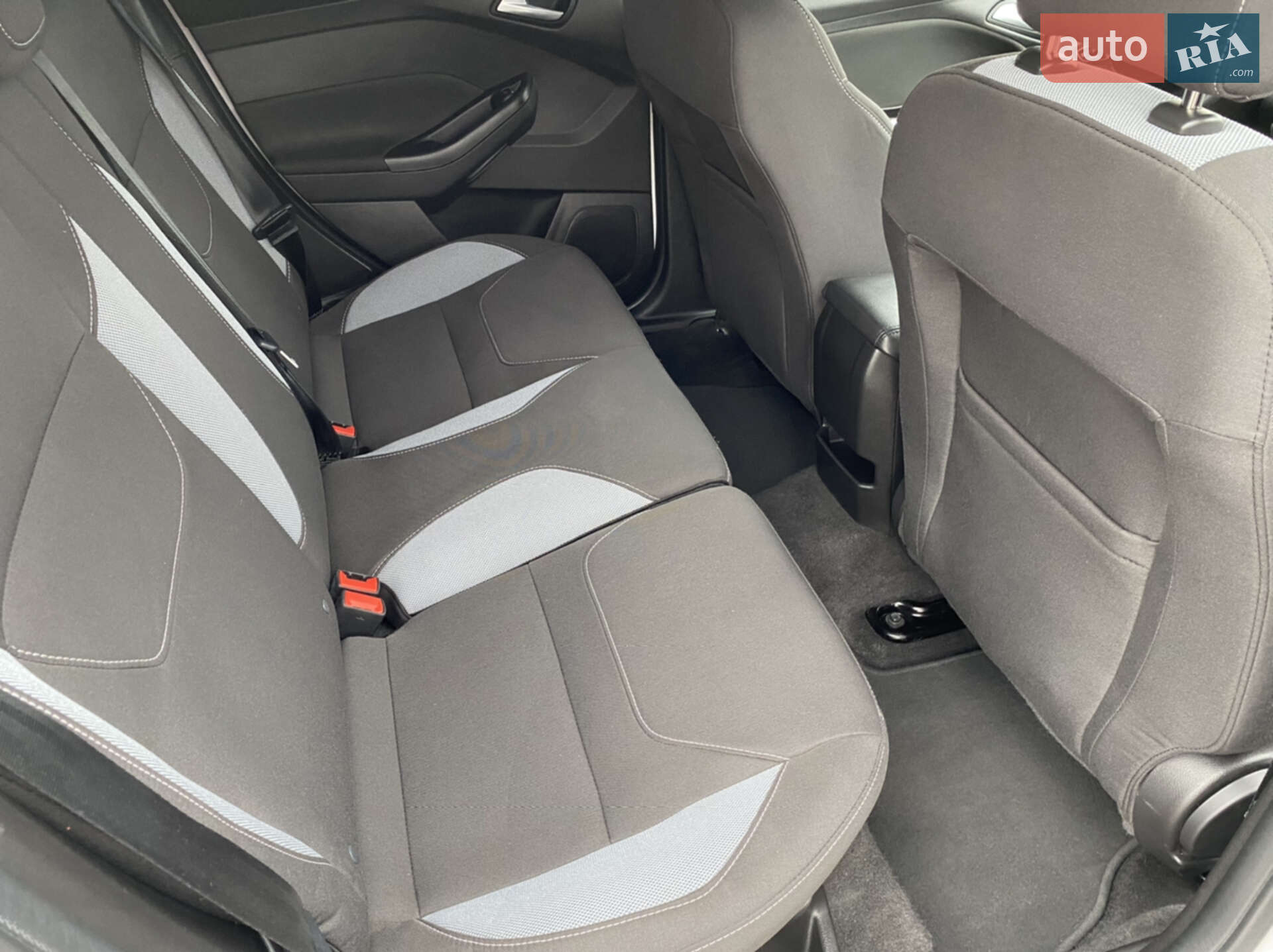 Ford Focus 2018 VIN 1FADP3L91JL322631 фото оголошення 9 з 16