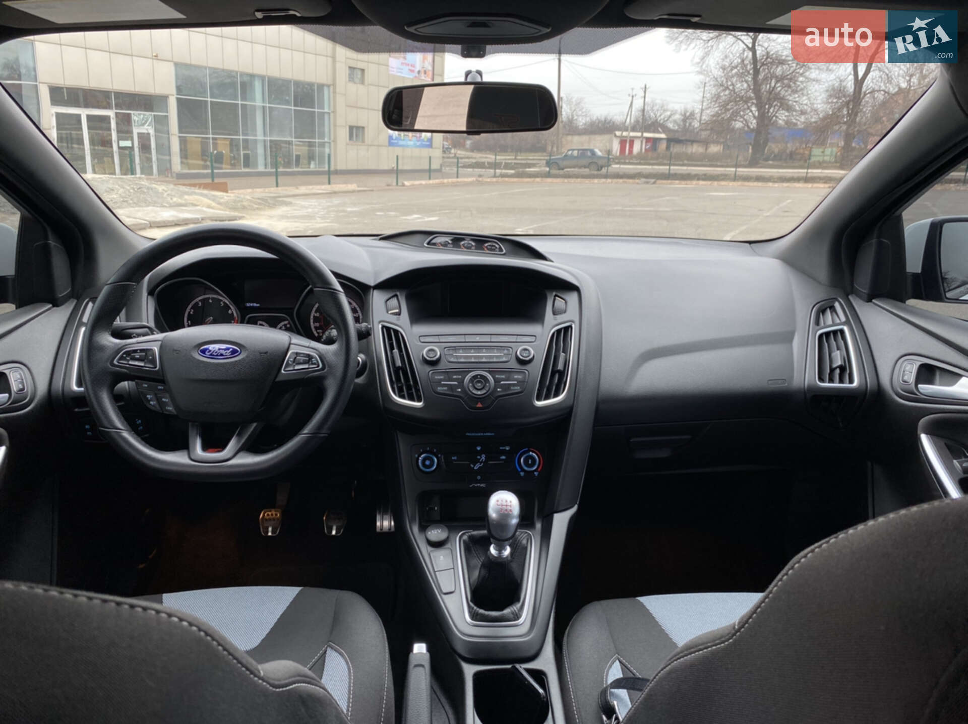 Ford Focus 2018 VIN 1FADP3L91JL322631 фото оголошення 13 з 16