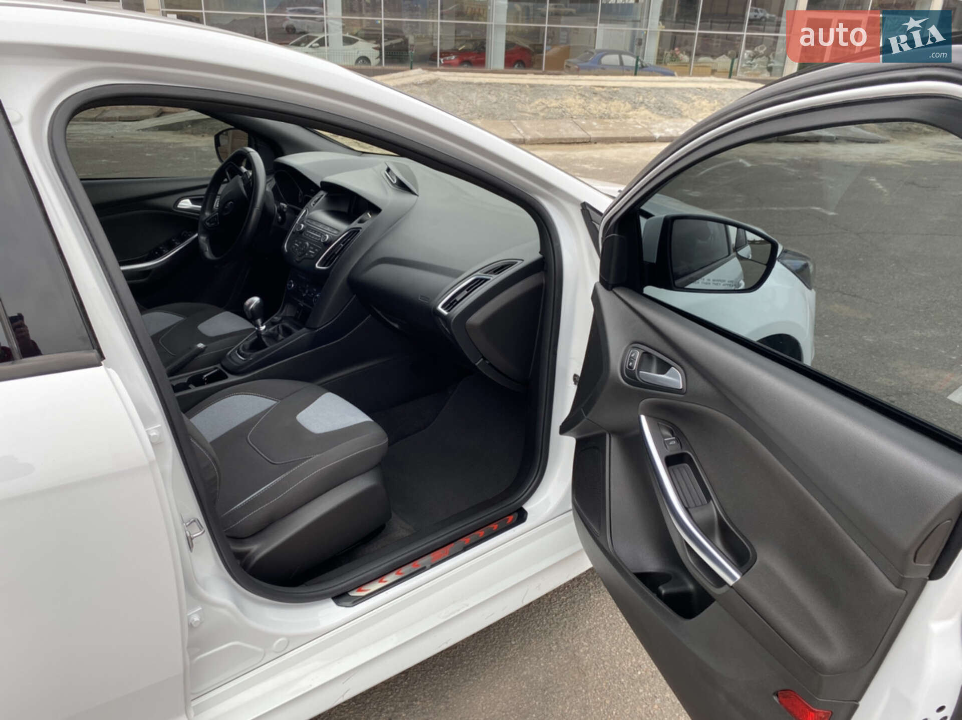 Ford Focus 2018 VIN 1FADP3L91JL322631 фото оголошення 15 з 16