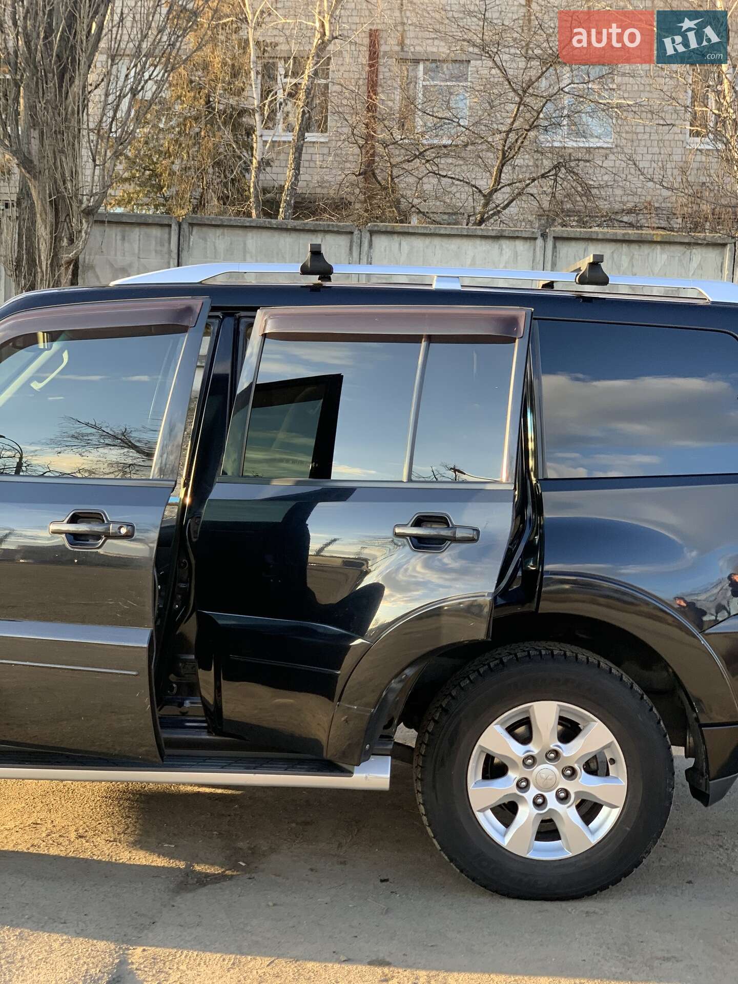 Mitsubishi Pajero 2010 VIN JMBLYV93WAJ000766 фото оголошення 11 з 14