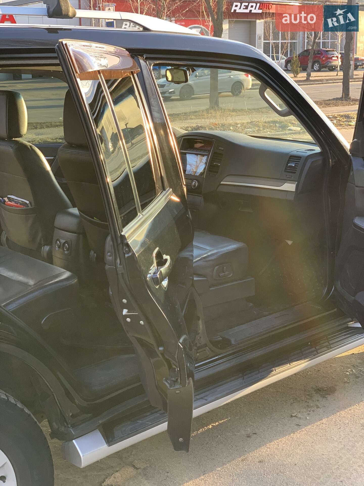 Mitsubishi Pajero 2010 VIN JMBLYV93WAJ000766 фото оголошення 13 з 14