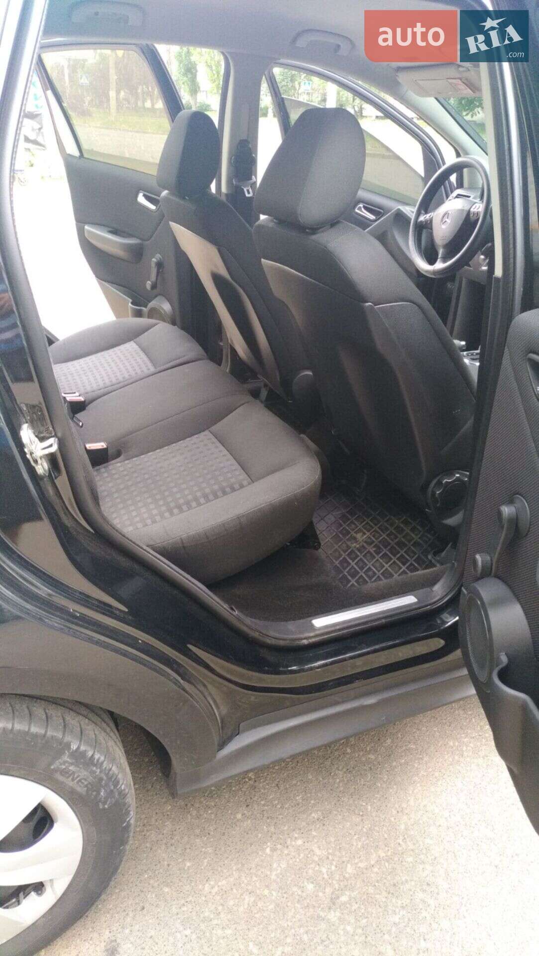 Mercedes-Benz A-Class 2011 VIN WDD1690071J976339 фото оголошення 4 з 7