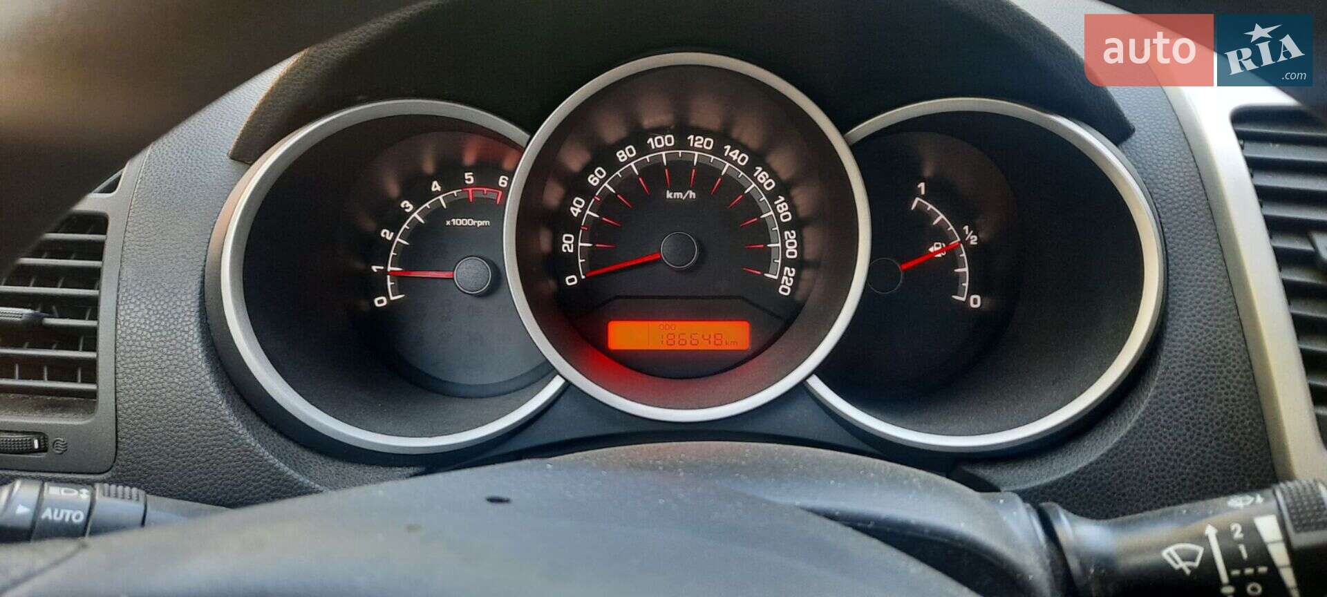 Kia Venga 2010 VIN TMAEG813AAJ005569 фото оголошення 3 з 8