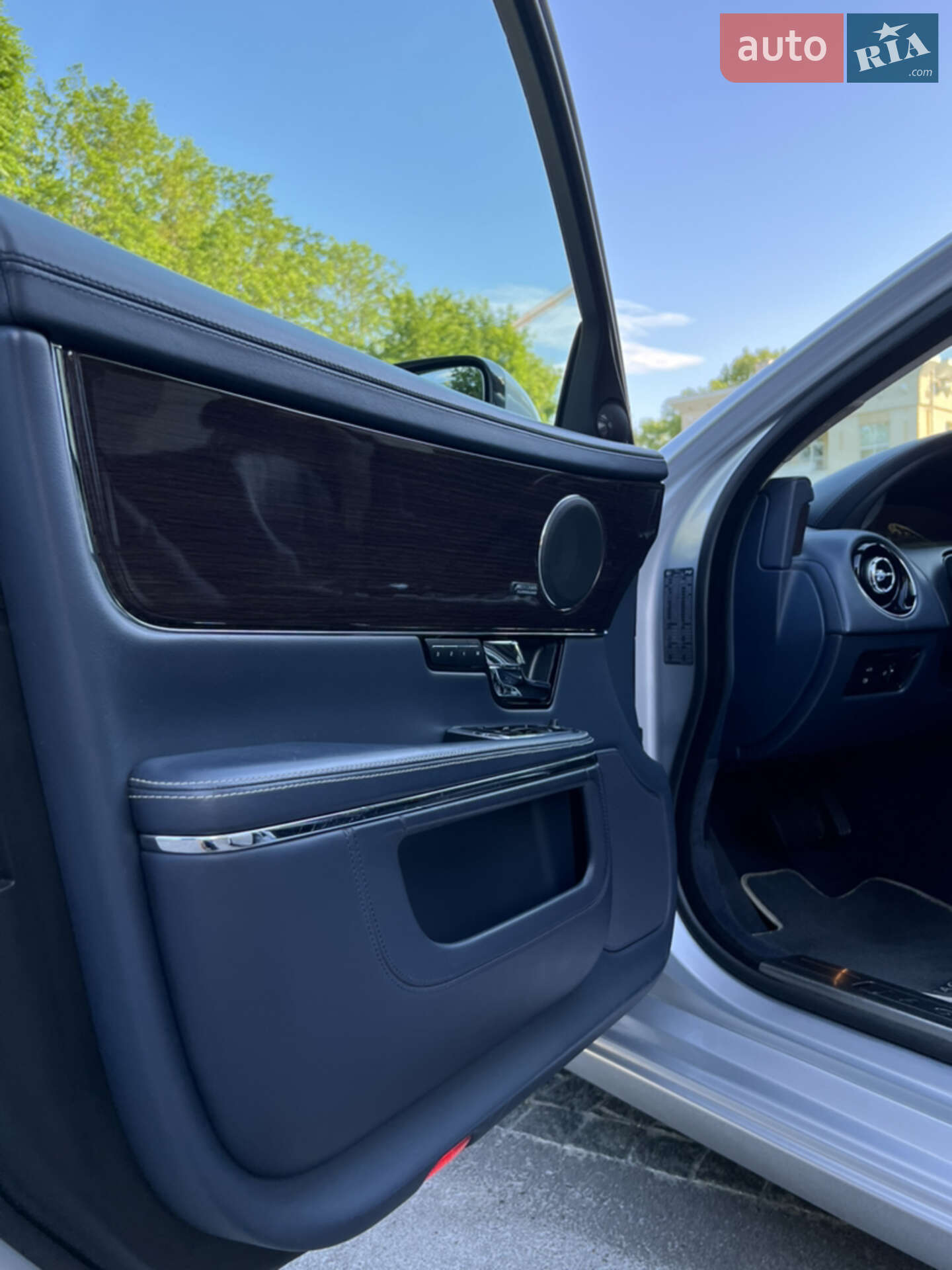 Jaguar XJ 2013 VIN SAJAJ16H5D8V50601 фото оголошення 9 з 34