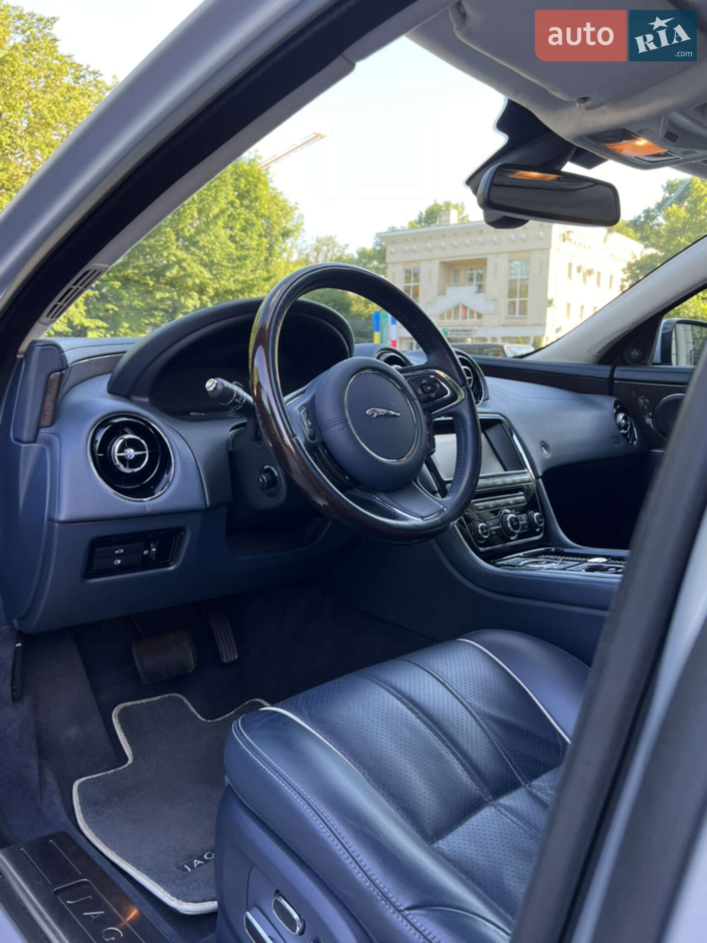 Jaguar XJ 2013 VIN SAJAJ16H5D8V50601 фото оголошення 10 з 34