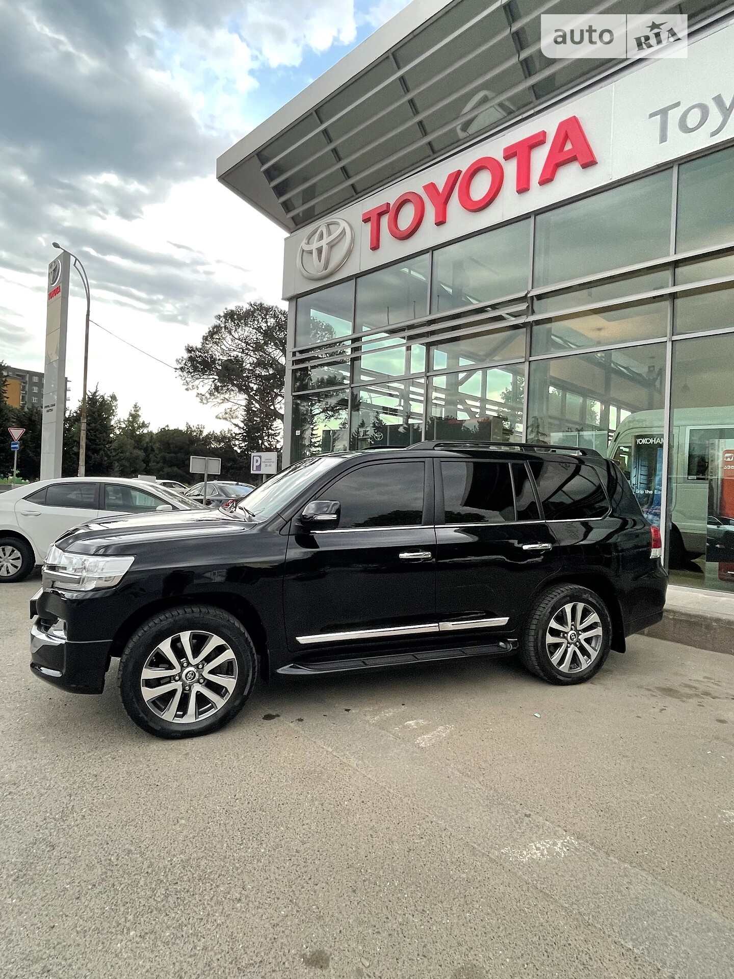 Toyota Land Cruiser 2019 VIN JTMCV02J404275772 фото оголошення 5 з 22