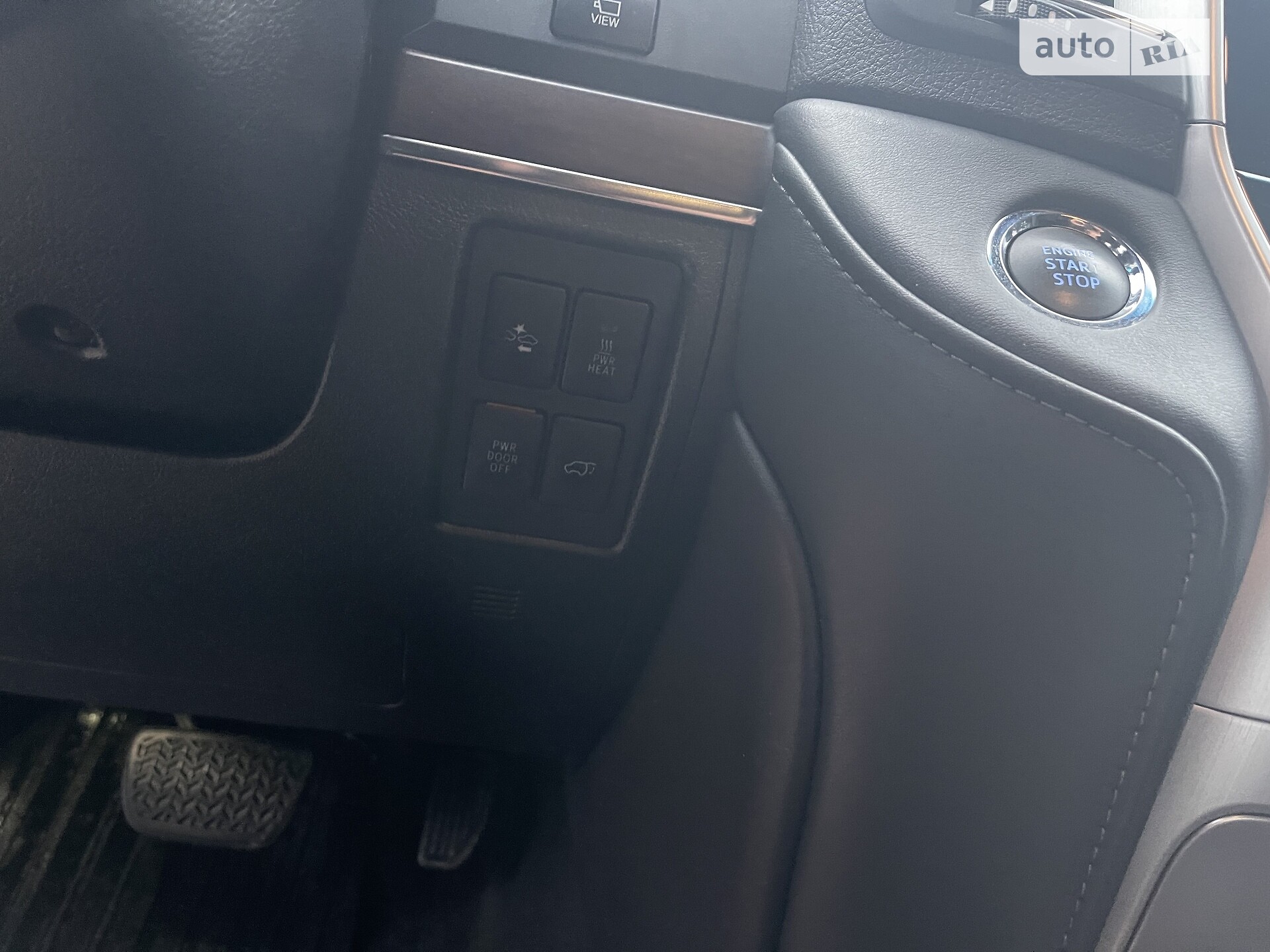 Toyota Land Cruiser 2019 VIN JTMCV02J404275772 фото оголошення 12 з 22