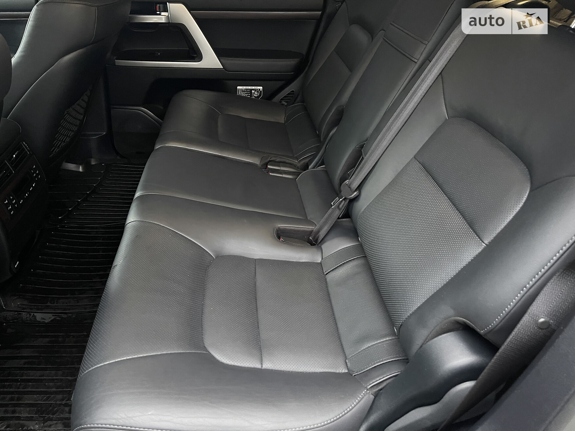 Toyota Land Cruiser 2019 VIN JTMCV02J404275772 фото оголошення 19 з 22