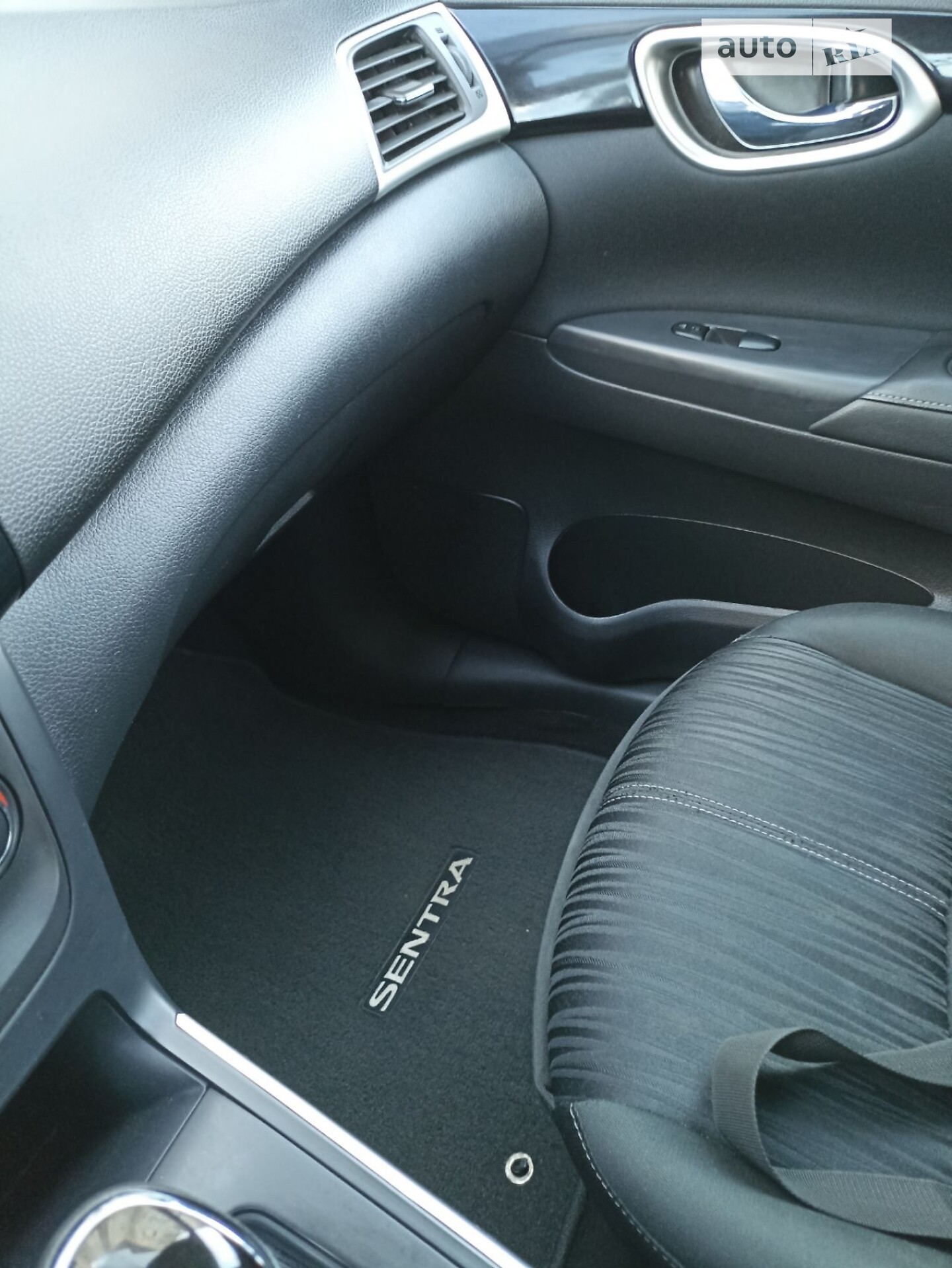 Nissan Sentra 2017 VIN 3N1AB7AP8HY270018 фото оголошення 12 з 21