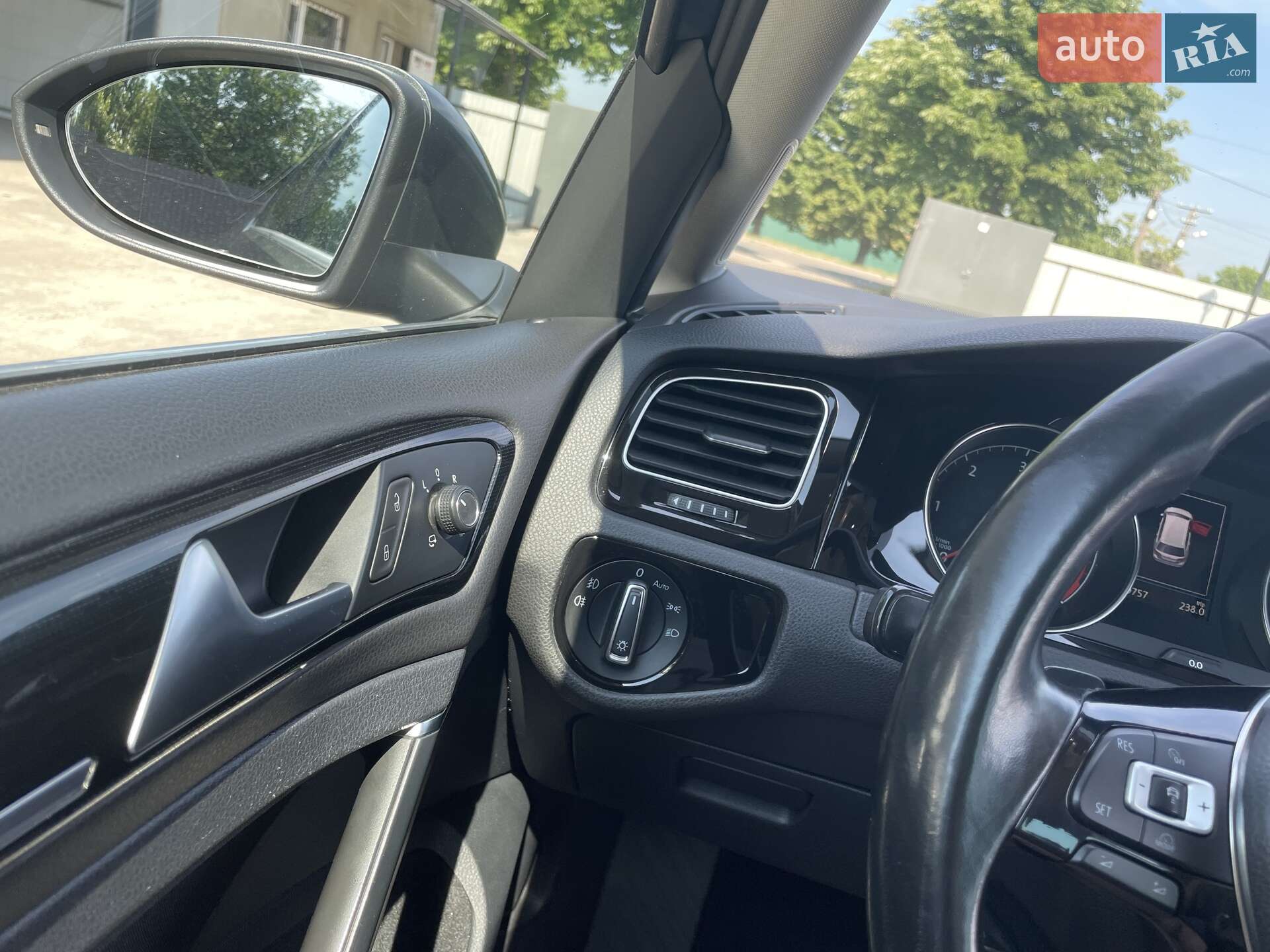 Volkswagen Golf 2017 VIN WVWZZZAUZJP519581 фото оголошення 4 з 12