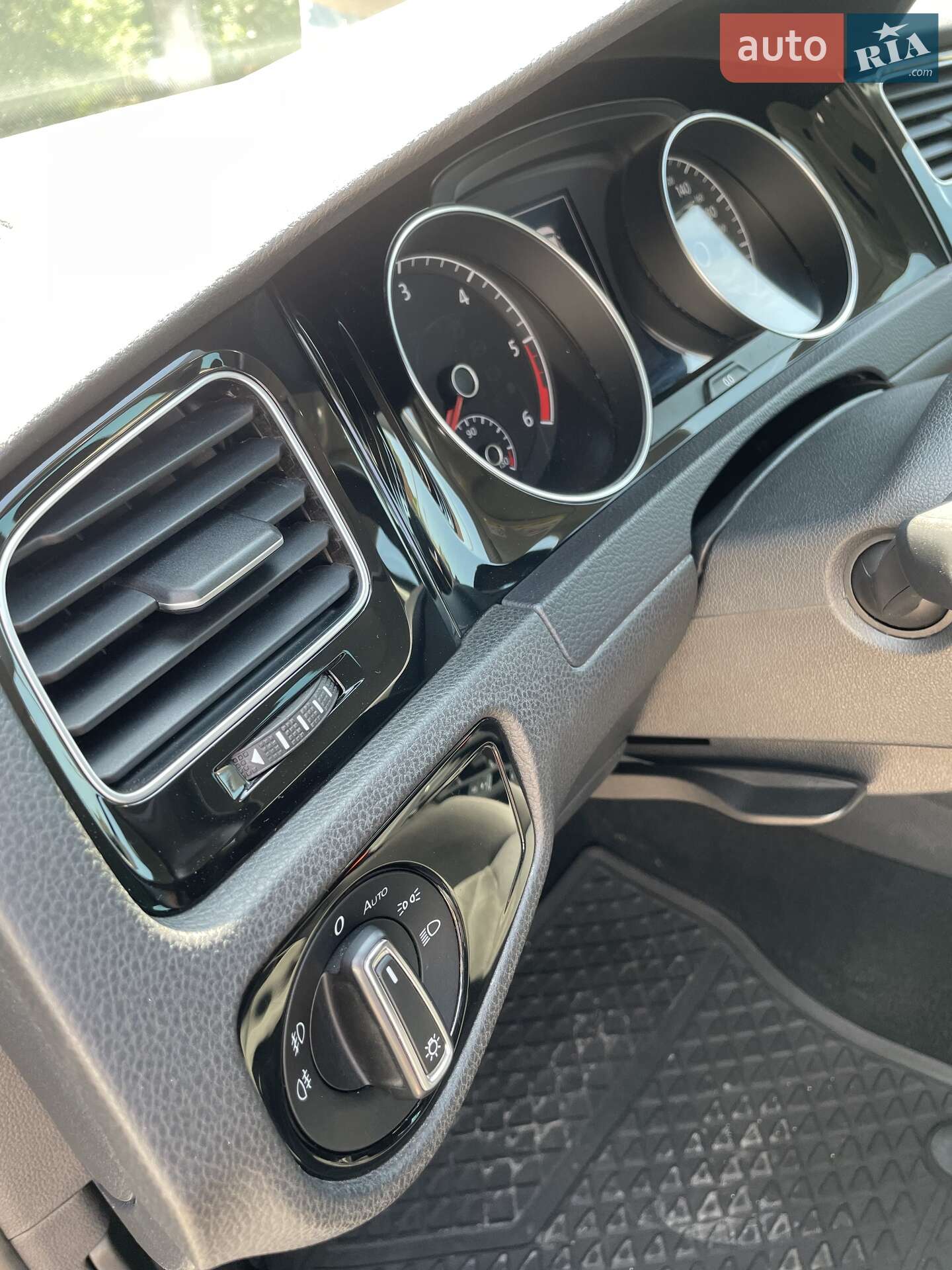 Volkswagen Golf 2017 VIN WVWZZZAUZJP519581 фото оголошення 7 з 12