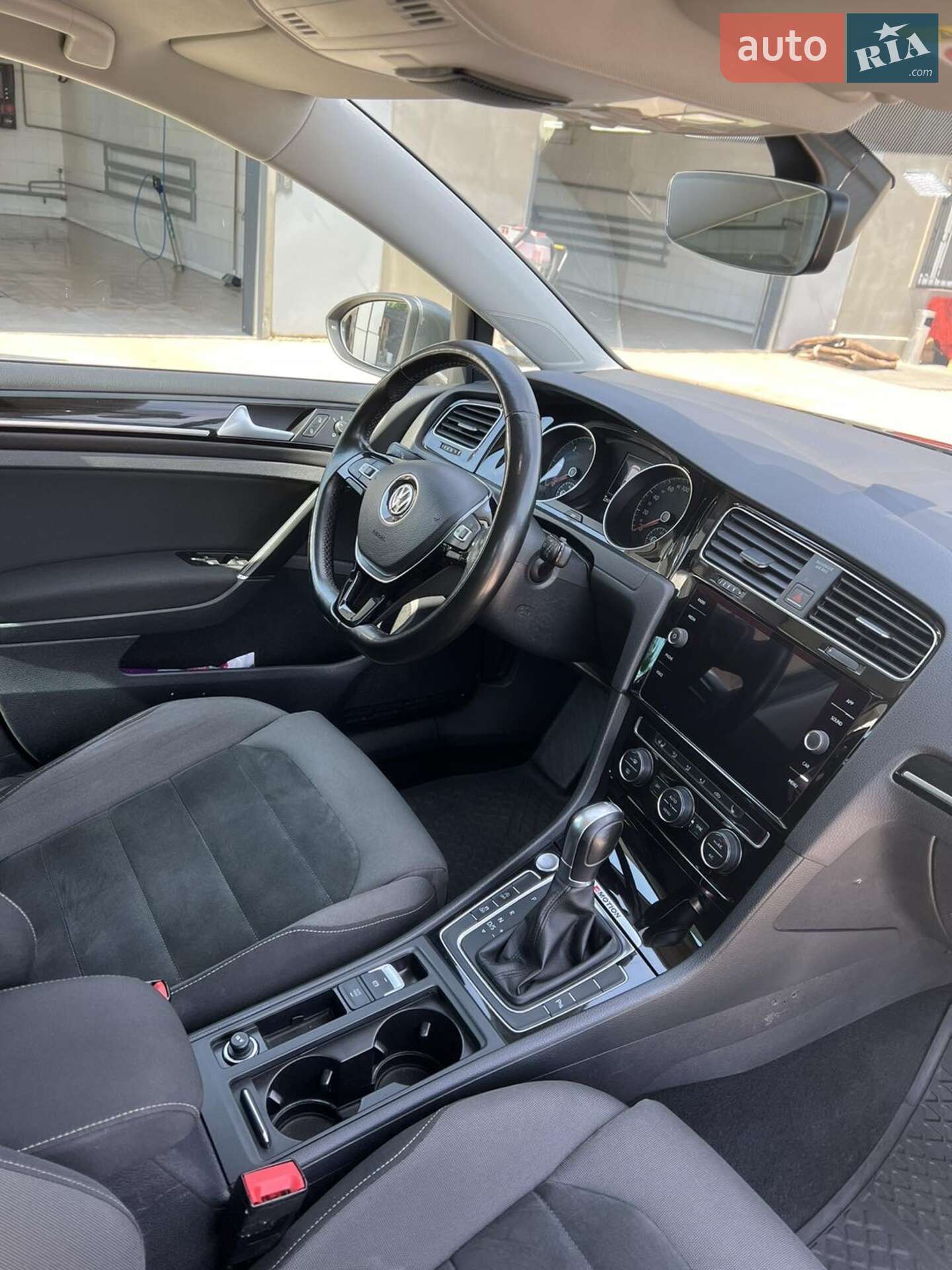 Volkswagen Golf 2017 VIN WVWZZZAUZJP519581 фото оголошення 18 з 30
