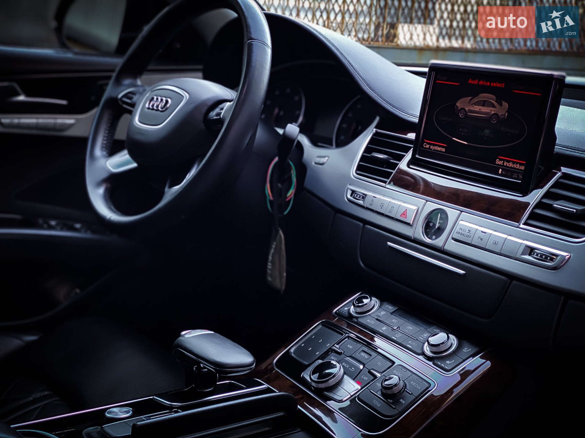 Audi A8 2013 VIN WAUAGAFD9EN003468 фото оголошення 17 з 19