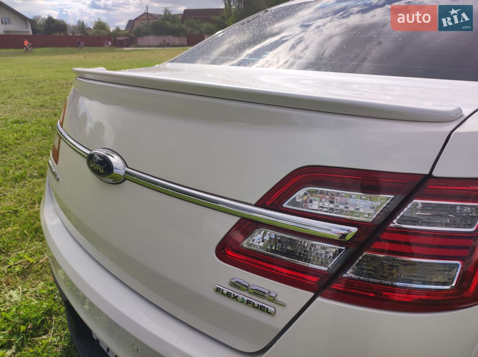 Ford Taurus 2015 VIN 1FAHP2E83FG208825 фото оголошення 4 з 22