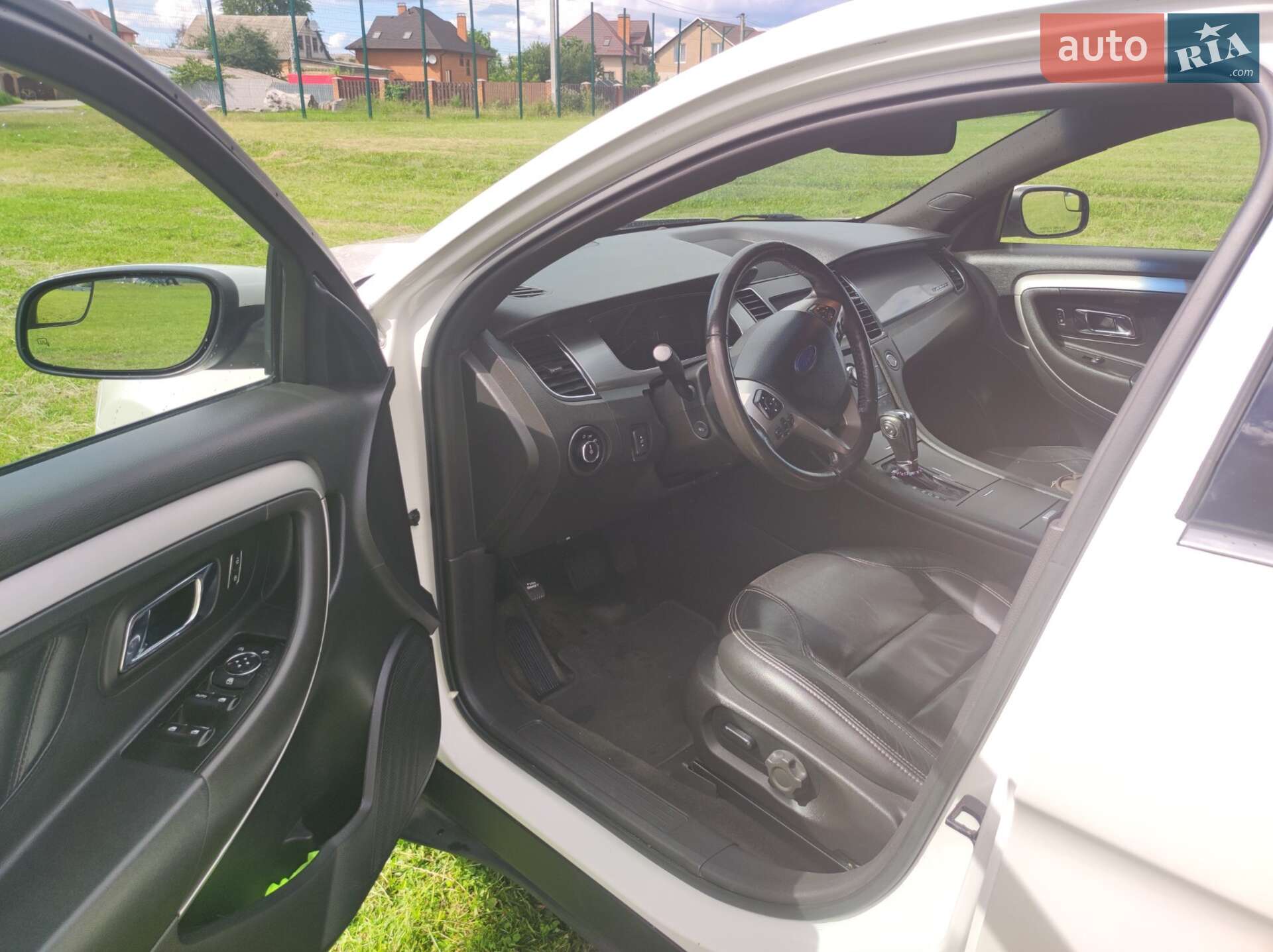 Ford Taurus 2015 VIN 1FAHP2E83FG208825 фото оголошення 9 з 22