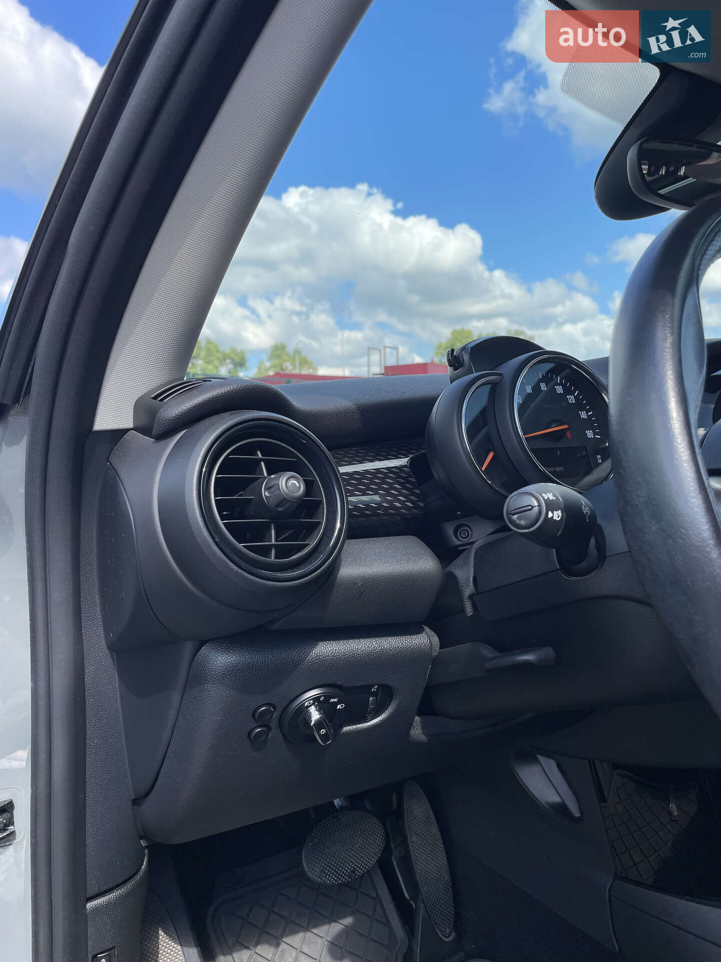 MINI Hatch 2019 VIN WMWXP7C57K2A54350 фото оголошення 13 з 22