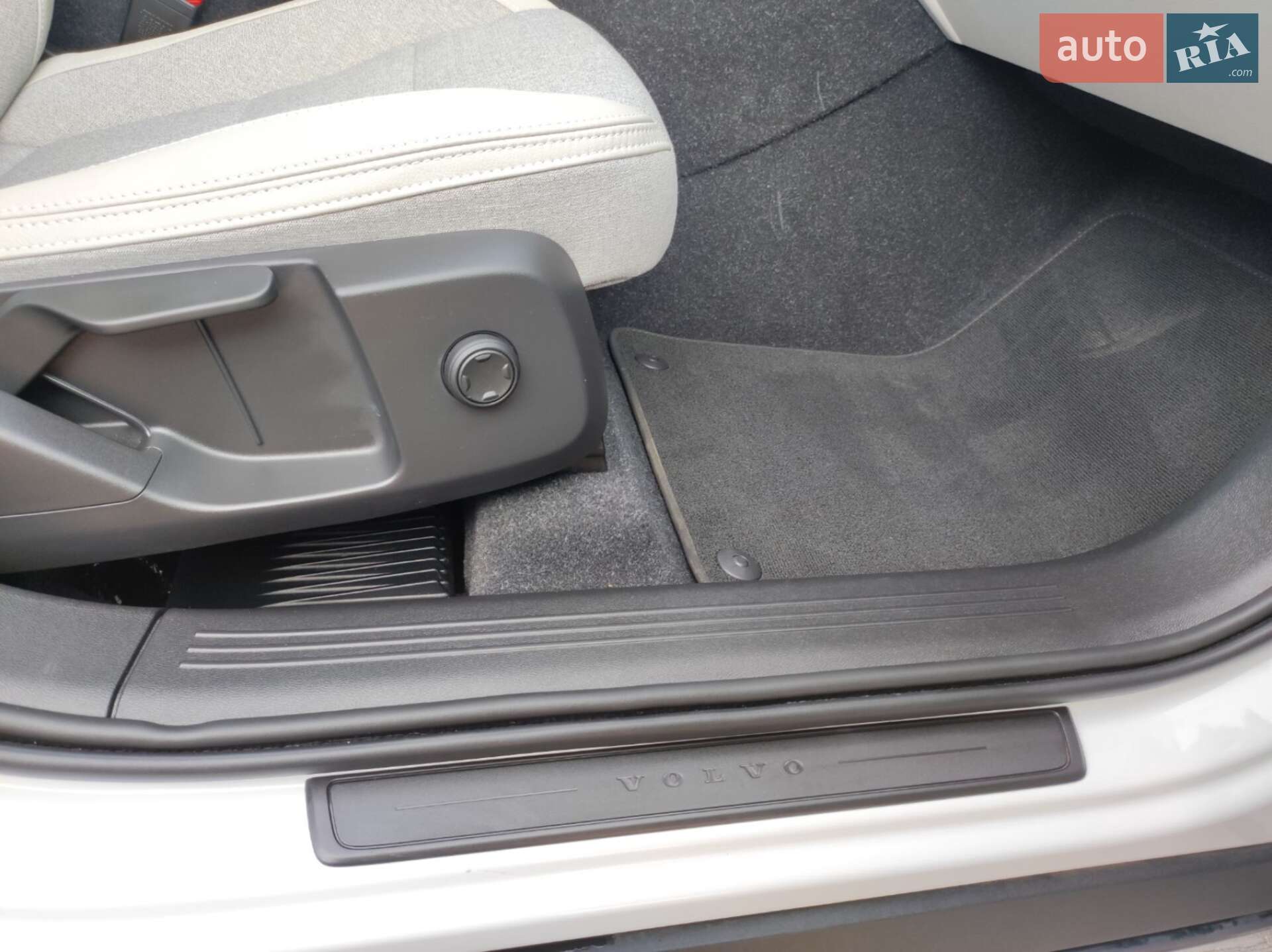 Volvo XC40 2019 VIN YV4AC2HK9L2224824 фото оголошення 30 з 33
