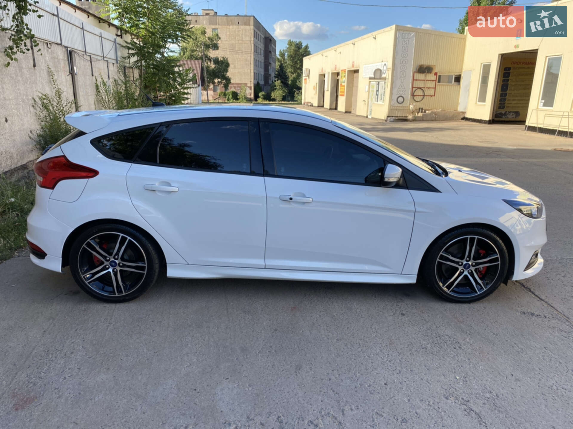 Ford Focus 2018 VIN 1FADP3L91JL322631 фото оголошення 10 з 29