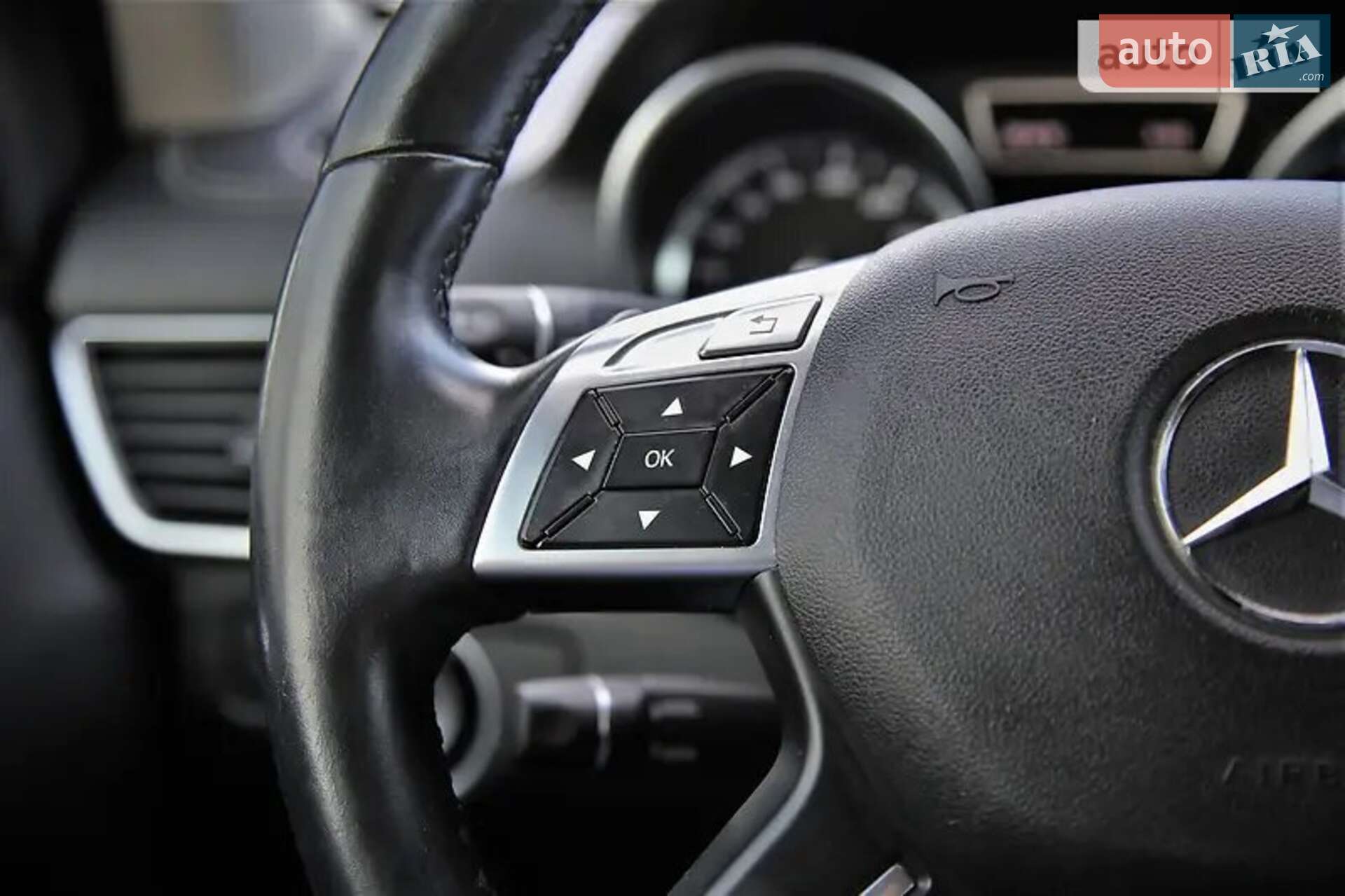 Mercedes-Benz GL-Class 2013 VIN 4JGDF7CE8EA337738 фото оголошення 11 з 21