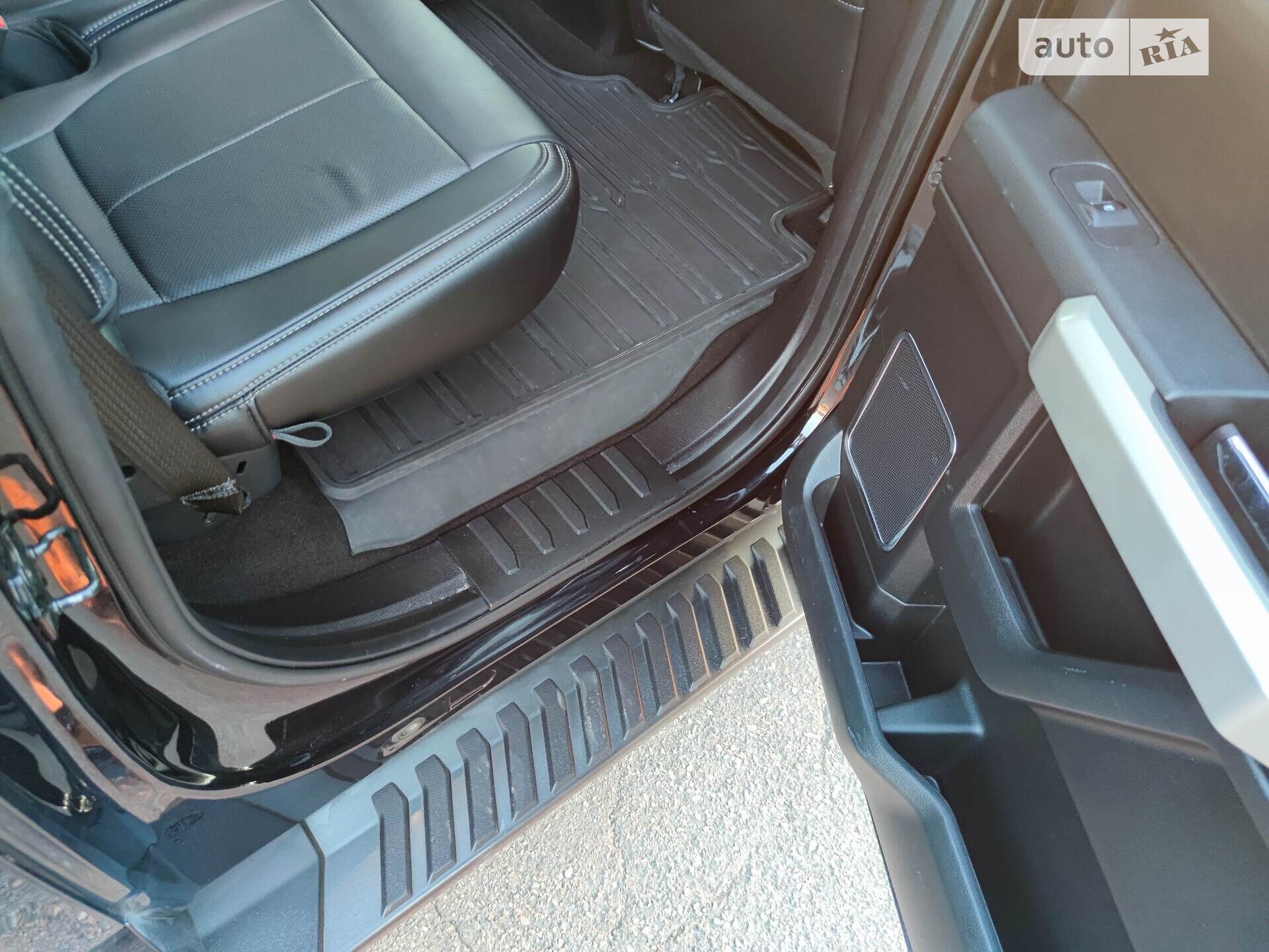 Ford F-150 2018 VIN 1FTFW1E50KKC28591 фото оголошення 2 з 29