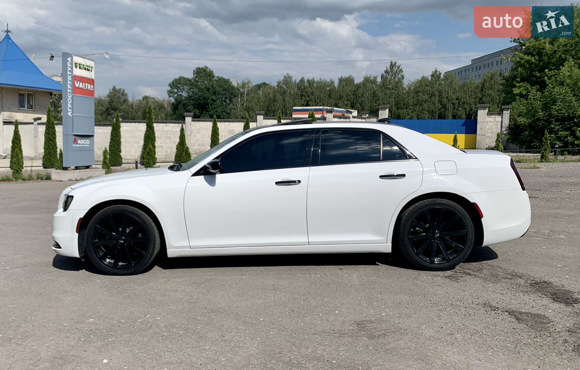 Chrysler 300 S 2018 VIN 2C3CCABG9JH234885 фото оголошення 5 з 76