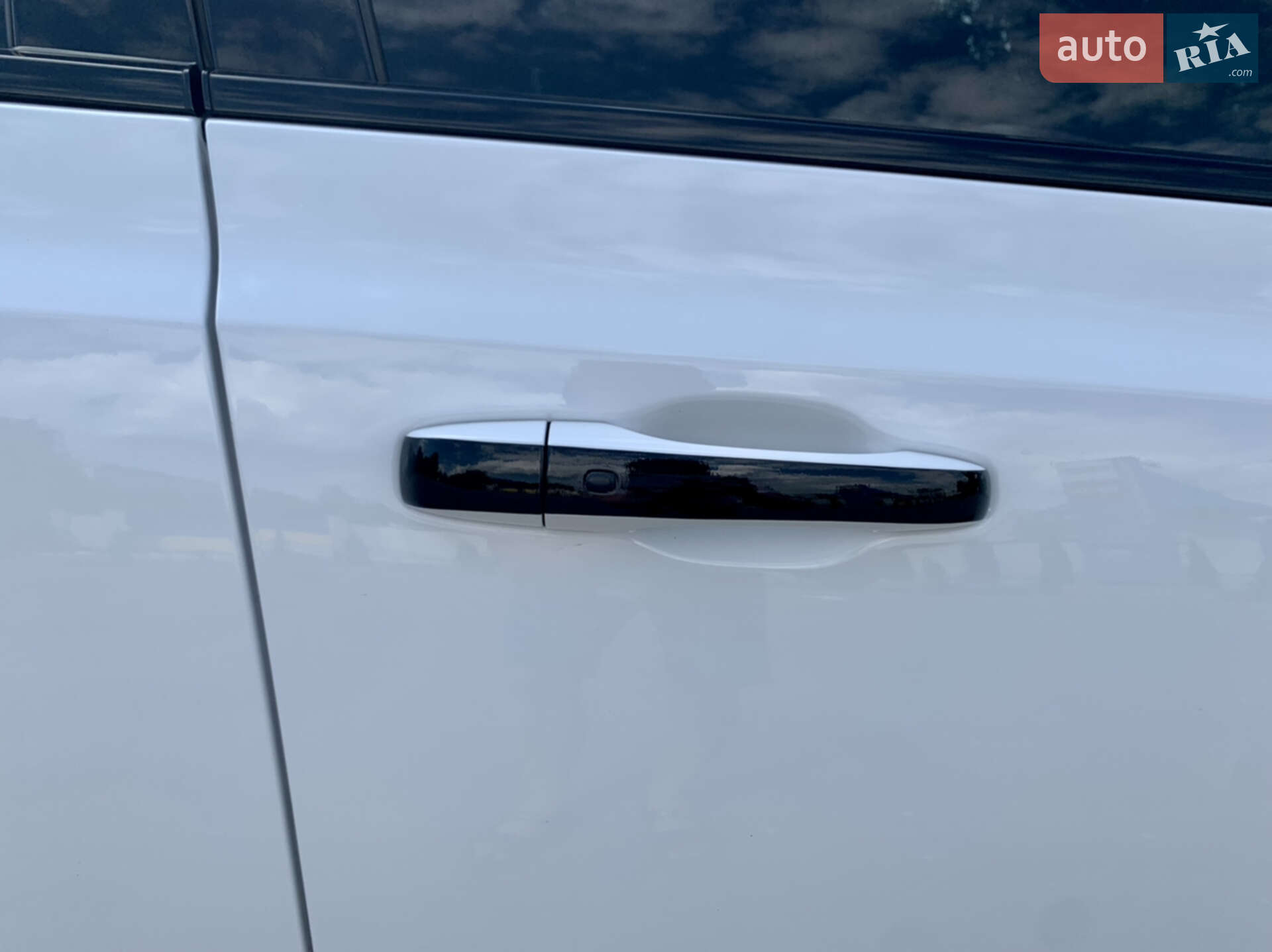 Chrysler 300 S 2018 VIN 2C3CCABG9JH234885 фото оголошення 24 з 76