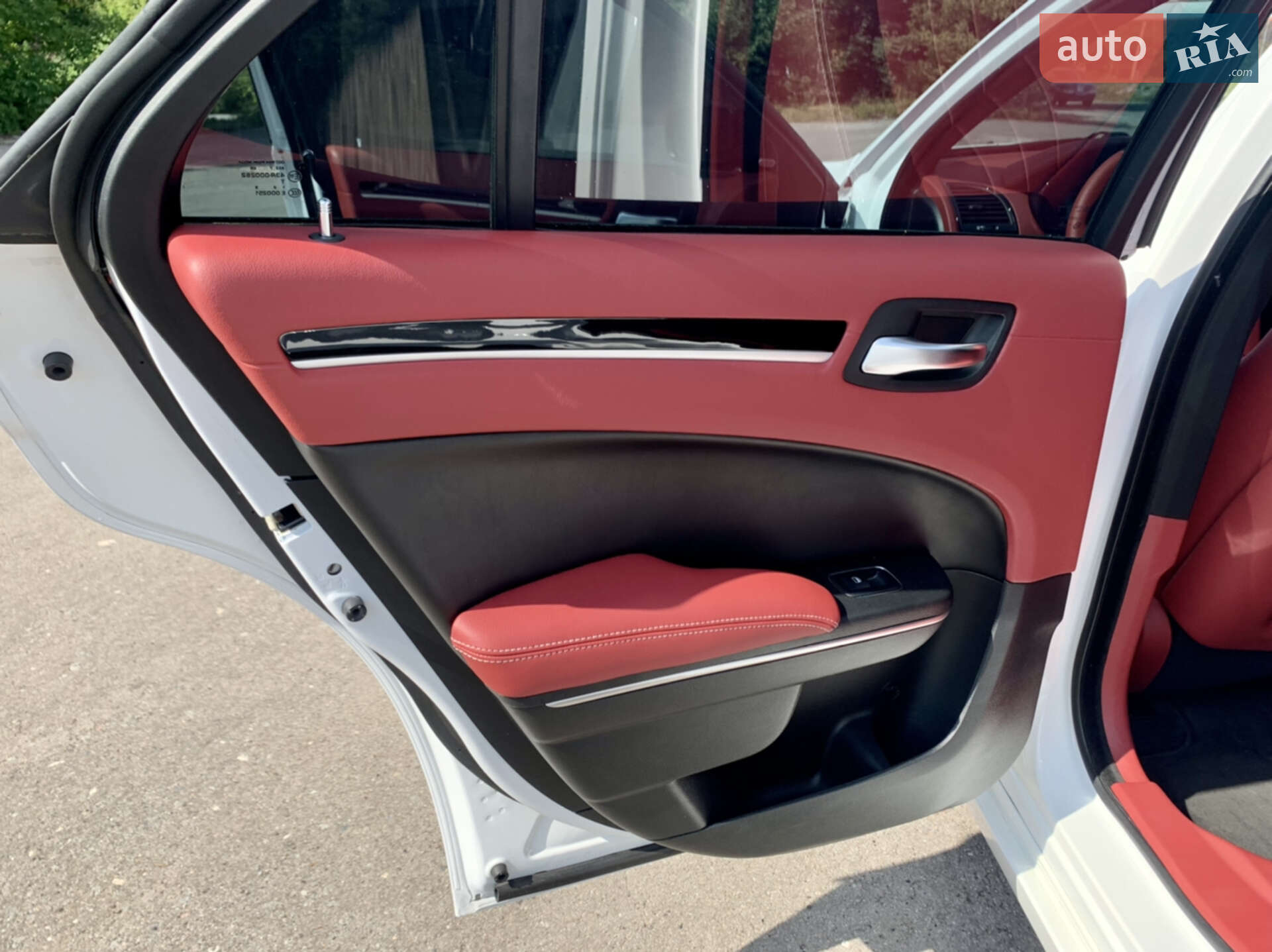 Chrysler 300 S 2018 VIN 2C3CCABG9JH234885 фото оголошення 27 з 76
