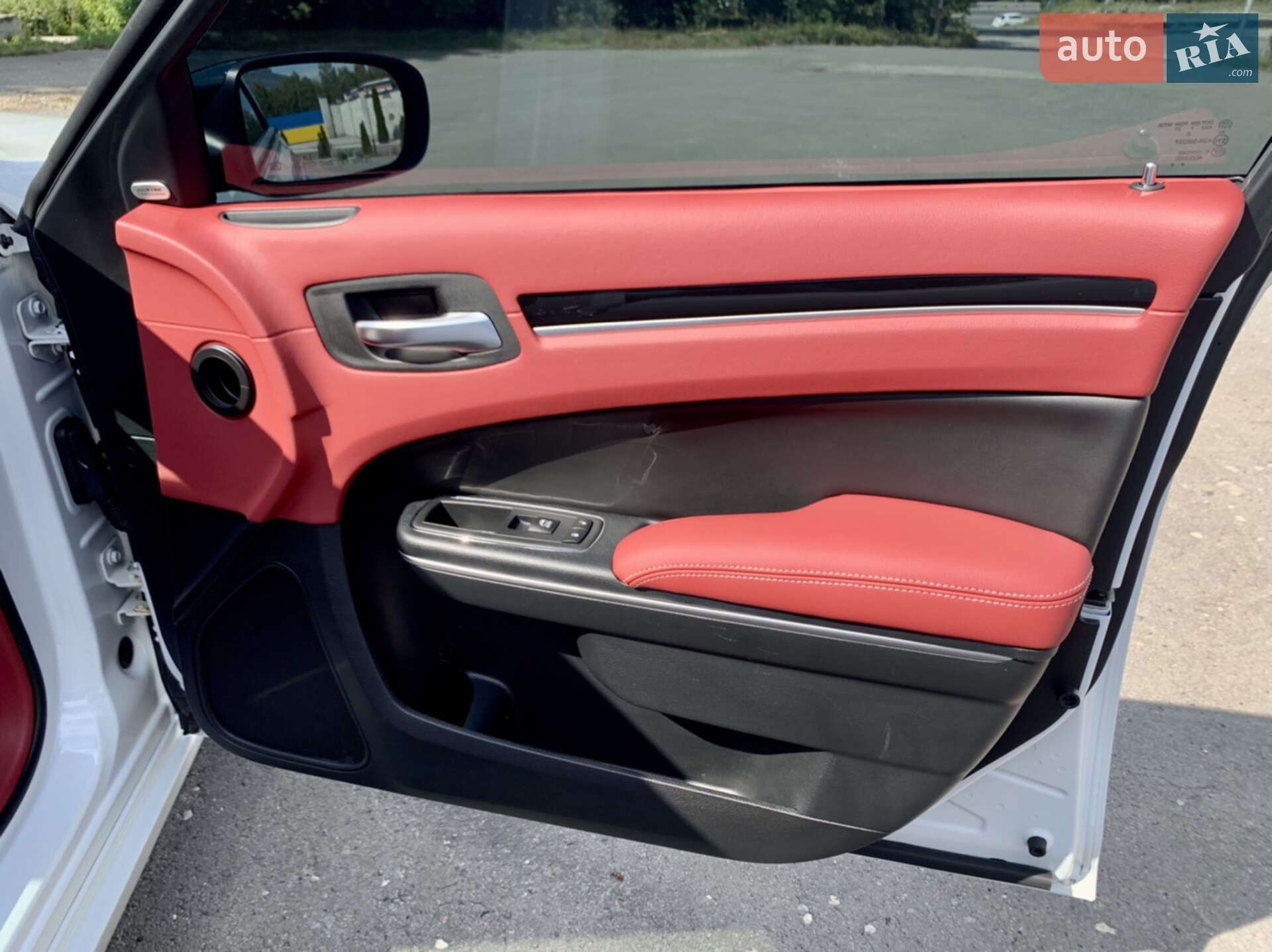 Chrysler 300 S 2018 VIN 2C3CCABG9JH234885 фото оголошення 34 з 76