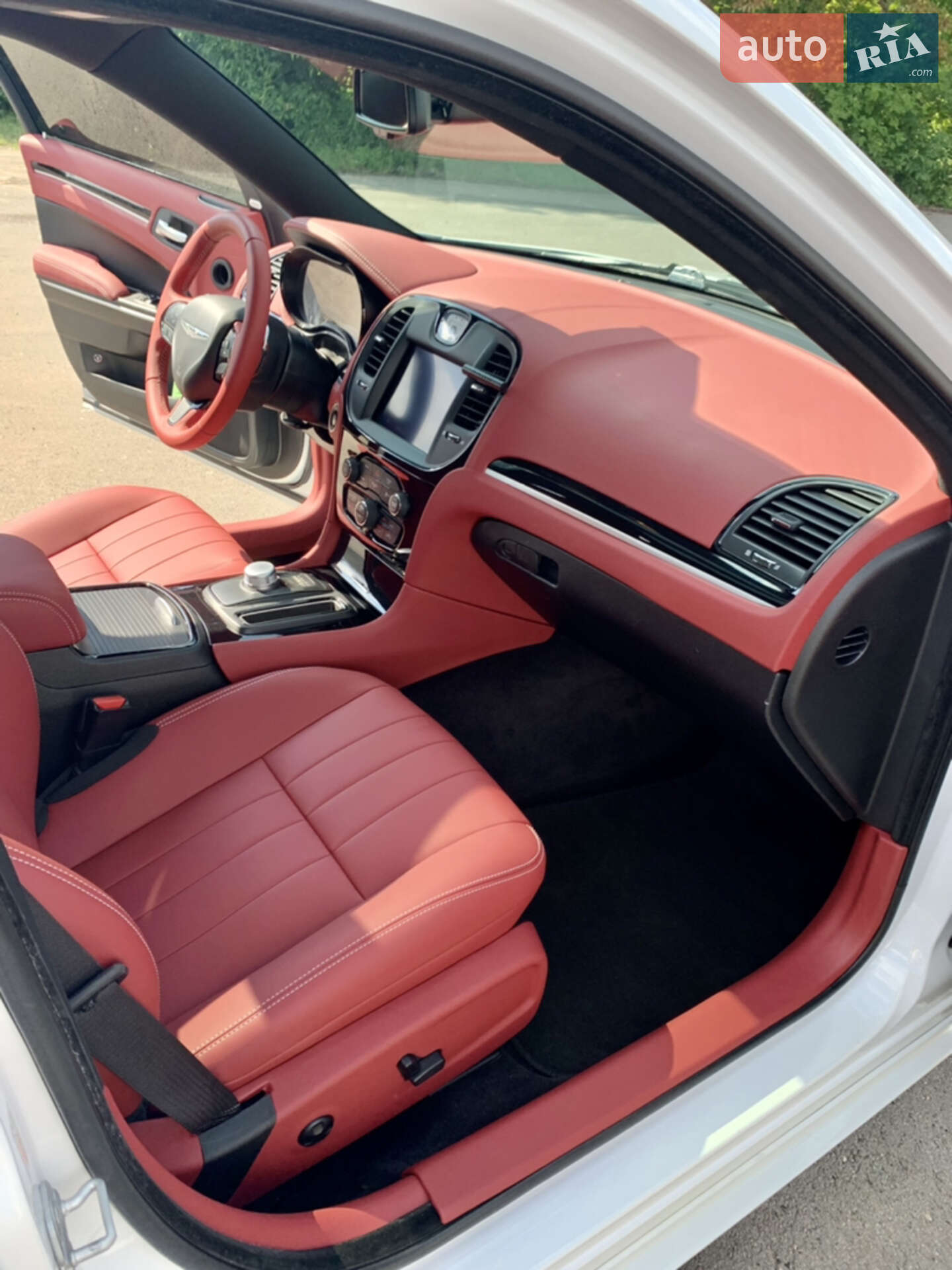 Chrysler 300 S 2018 VIN 2C3CCABG9JH234885 фото оголошення 36 з 76