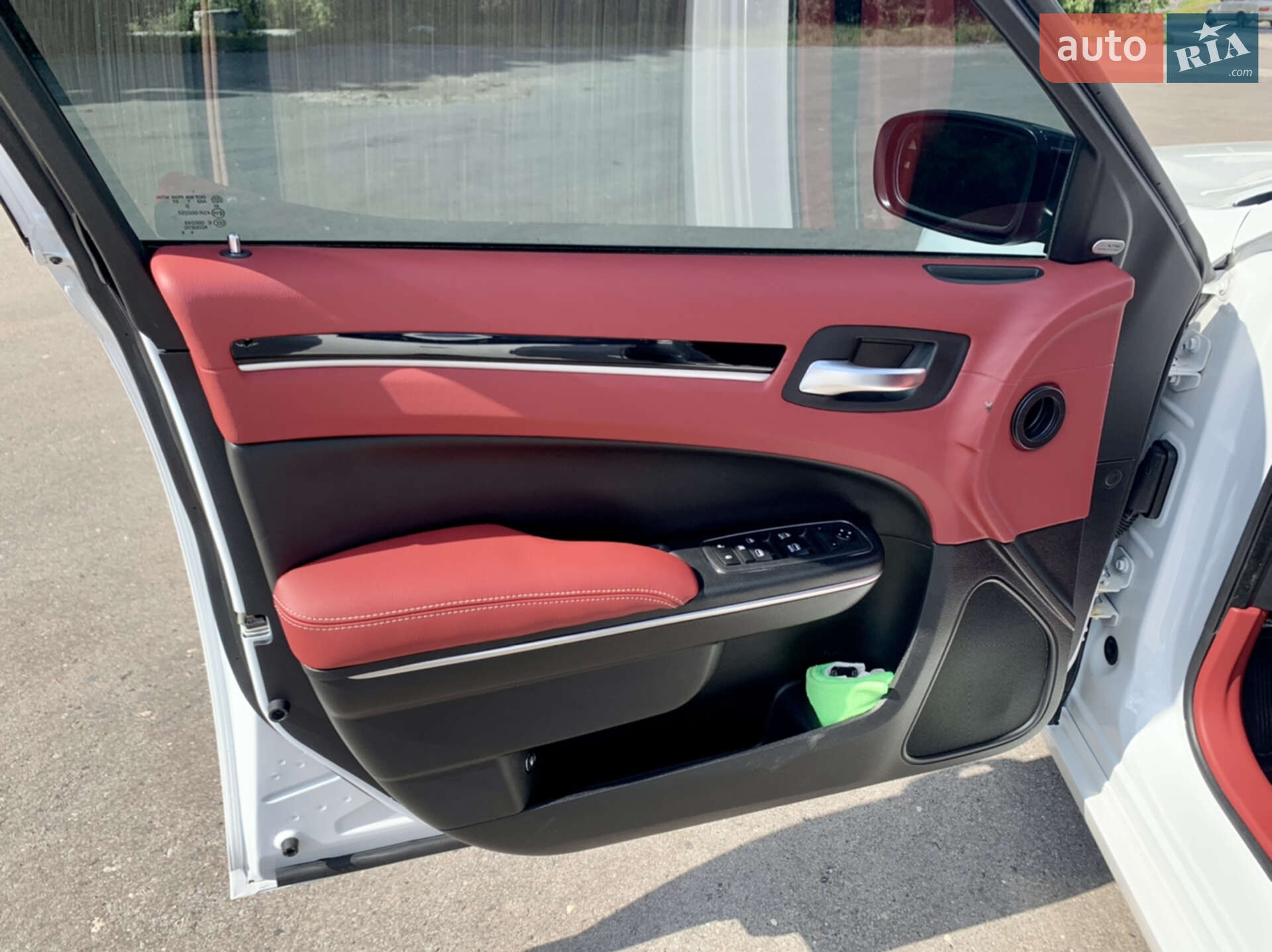 Chrysler 300 S 2018 VIN 2C3CCABG9JH234885 фото оголошення 37 з 76