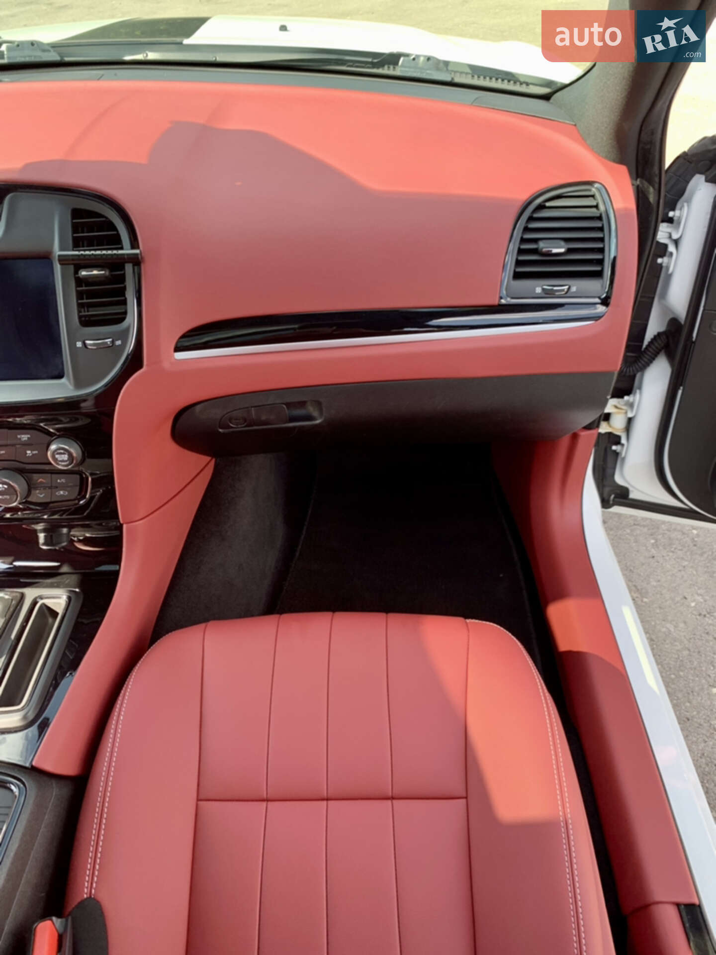 Chrysler 300 S 2018 VIN 2C3CCABG9JH234885 фото оголошення 46 з 76