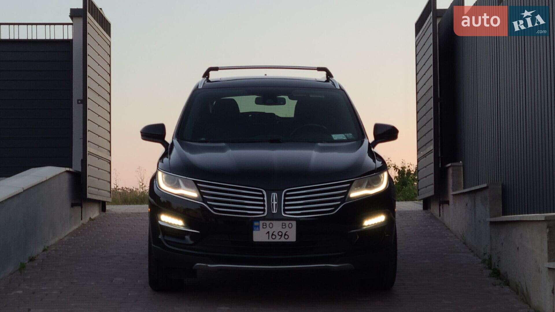 Lincoln MKC 2017 VIN 5LMCJ2D99HUL35205 фото оголошення 6 з 18