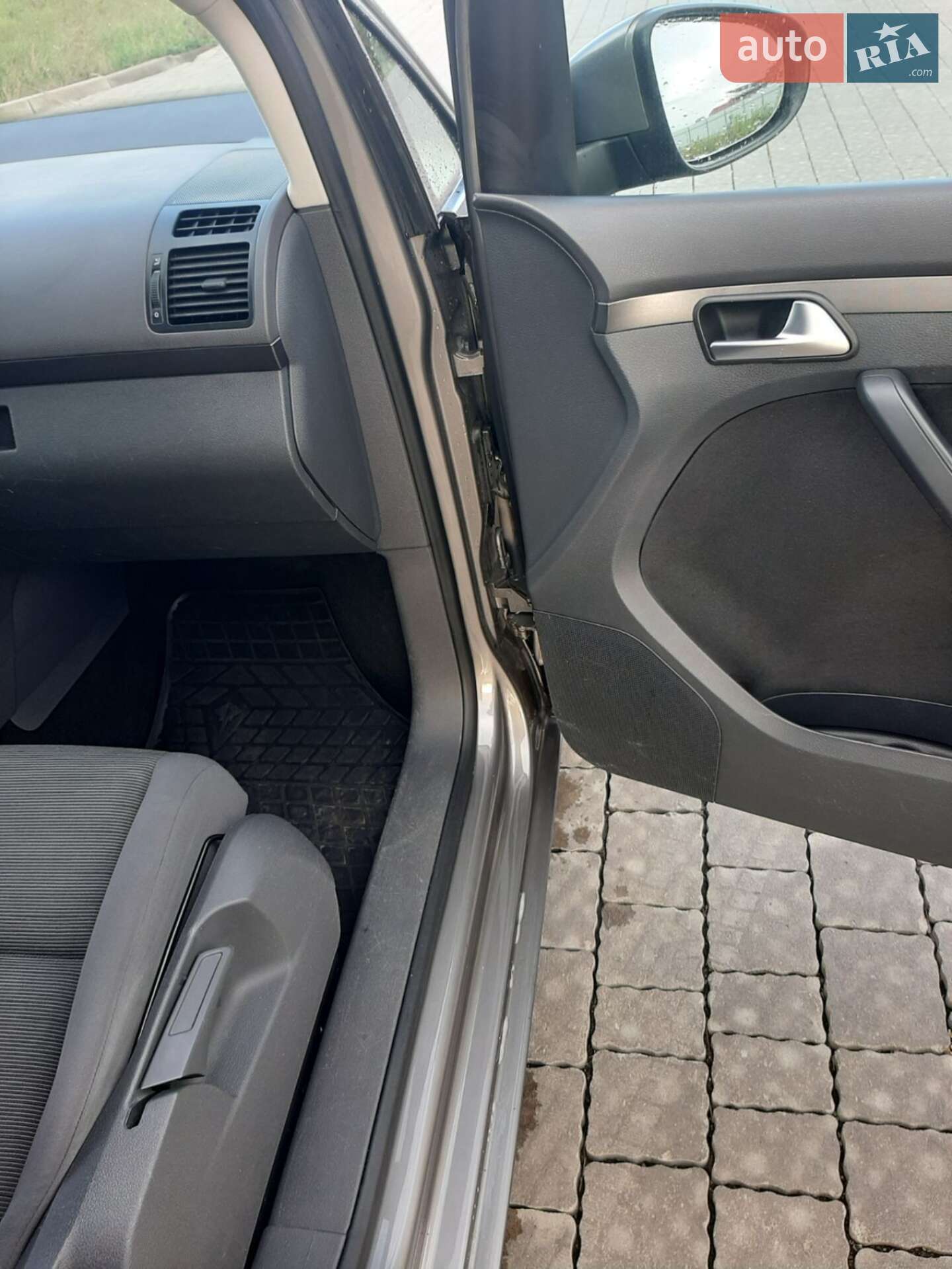 Volkswagen Touran 2010 VIN WVGZZZ1TZAW098391 фото оголошення 2 з 12