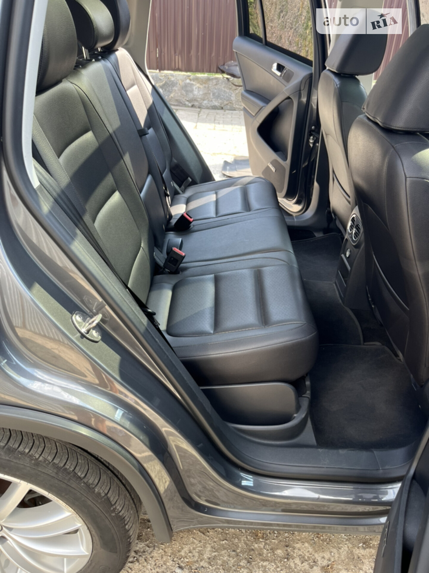 Volkswagen Tiguan 2015 VIN WVGAV7AX7FW604821 фото оголошення 46 з 82