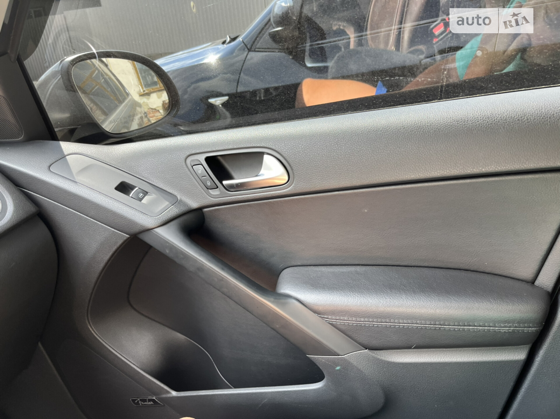 Volkswagen Tiguan 2015 VIN WVGAV7AX7FW604821 фото оголошення 73 з 82
