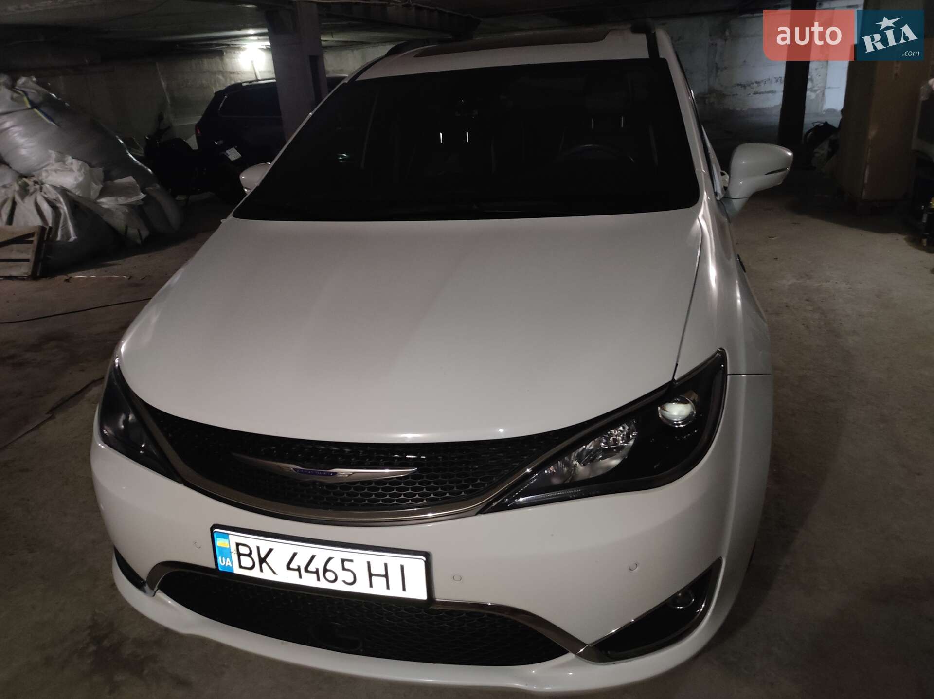 Chrysler Pacifica 2019 VIN 2C4RC1N70KR645539 фото оголошення 2 з 34