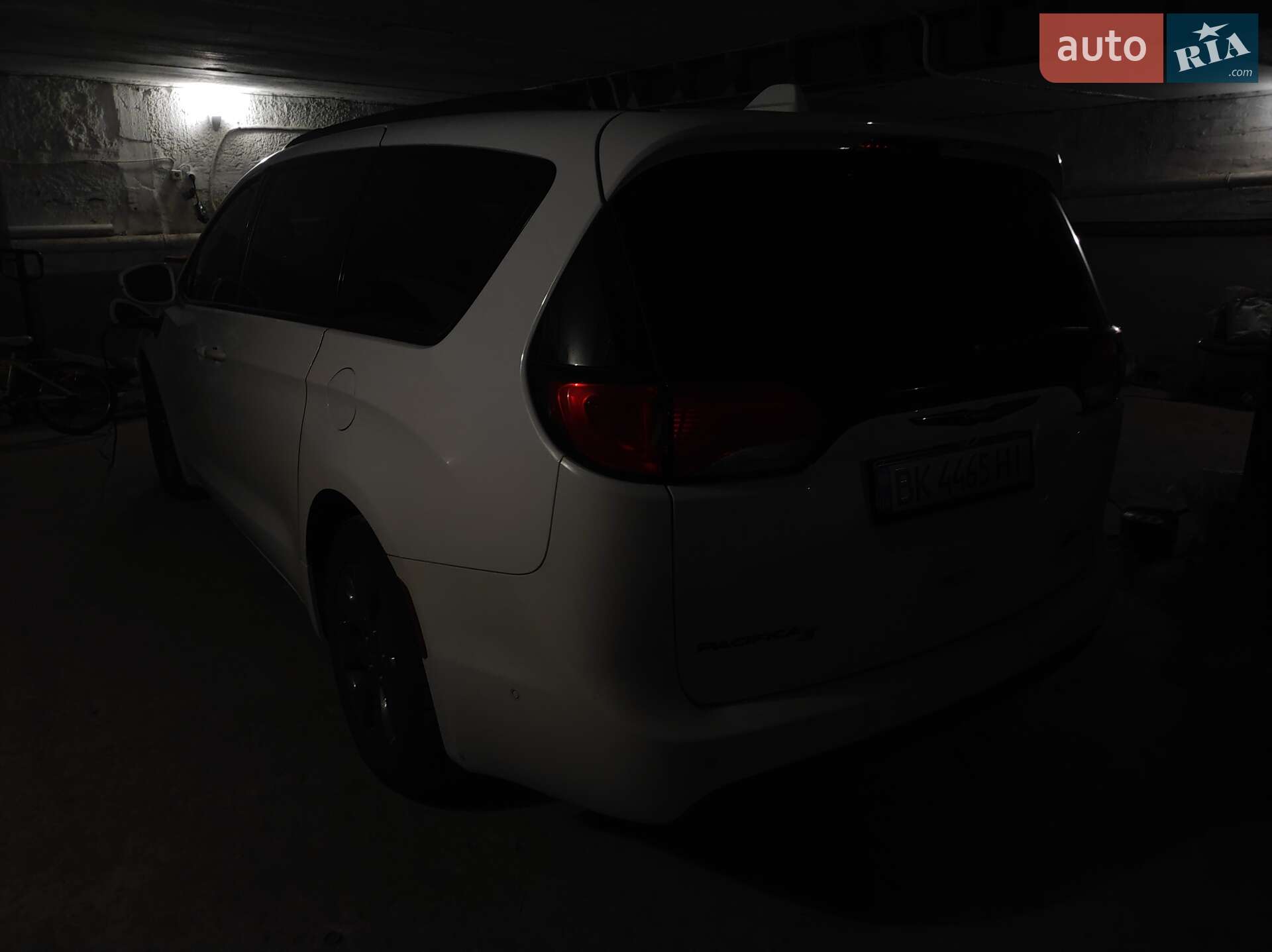 Chrysler Pacifica 2019 VIN 2C4RC1N70KR645539 фото оголошення 3 з 34