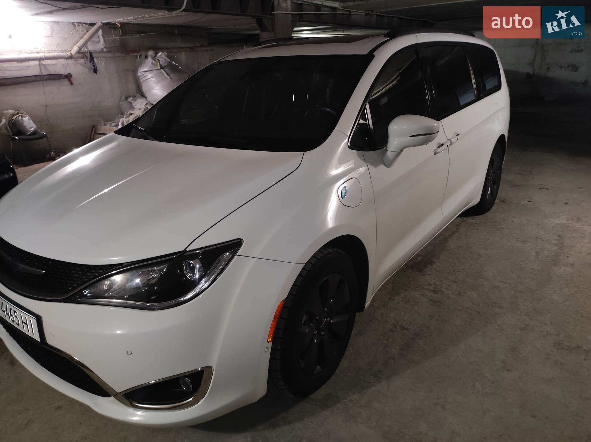 Chrysler Pacifica 2019 VIN 2C4RC1N70KR645539 фото оголошення 4 з 34