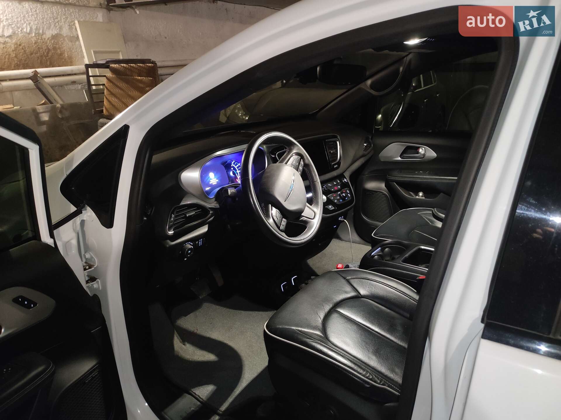 Chrysler Pacifica 2019 VIN 2C4RC1N70KR645539 фото оголошення 6 з 34