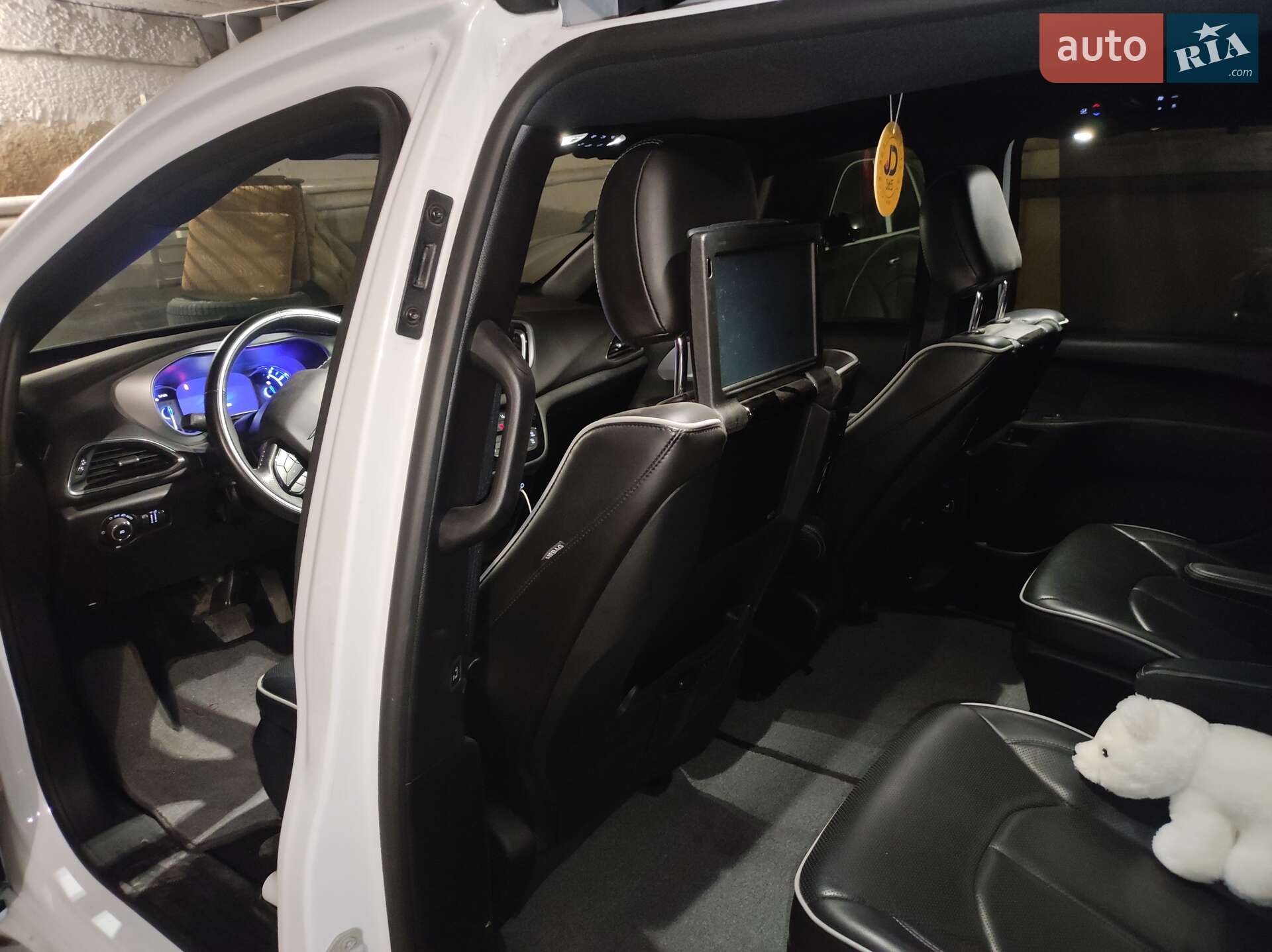 Chrysler Pacifica 2019 VIN 2C4RC1N70KR645539 фото оголошення 8 з 34