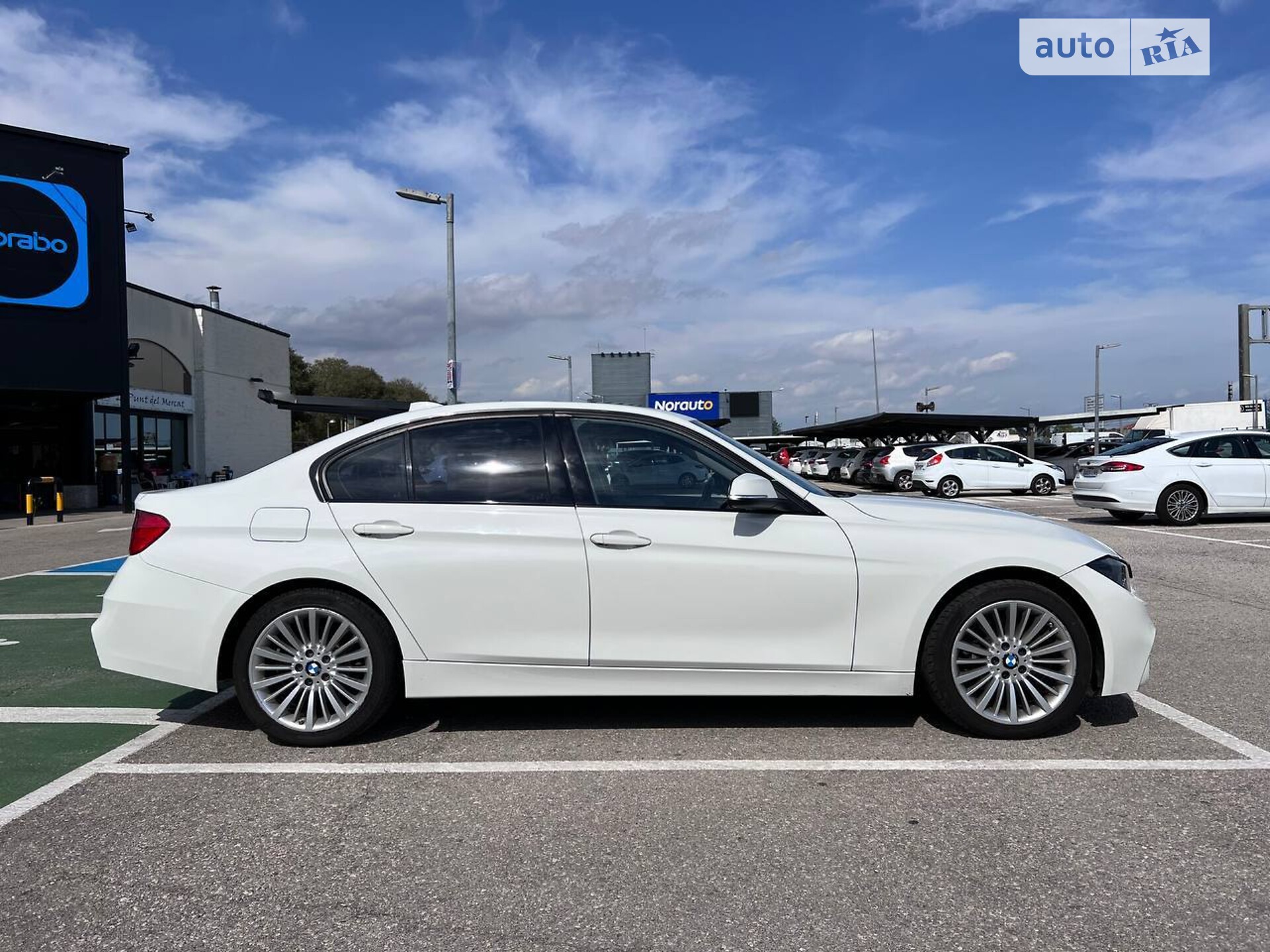 BMW 3 Series 2014 VIN WBA3B5G56FNS17244 фото оголошення 3 з 53