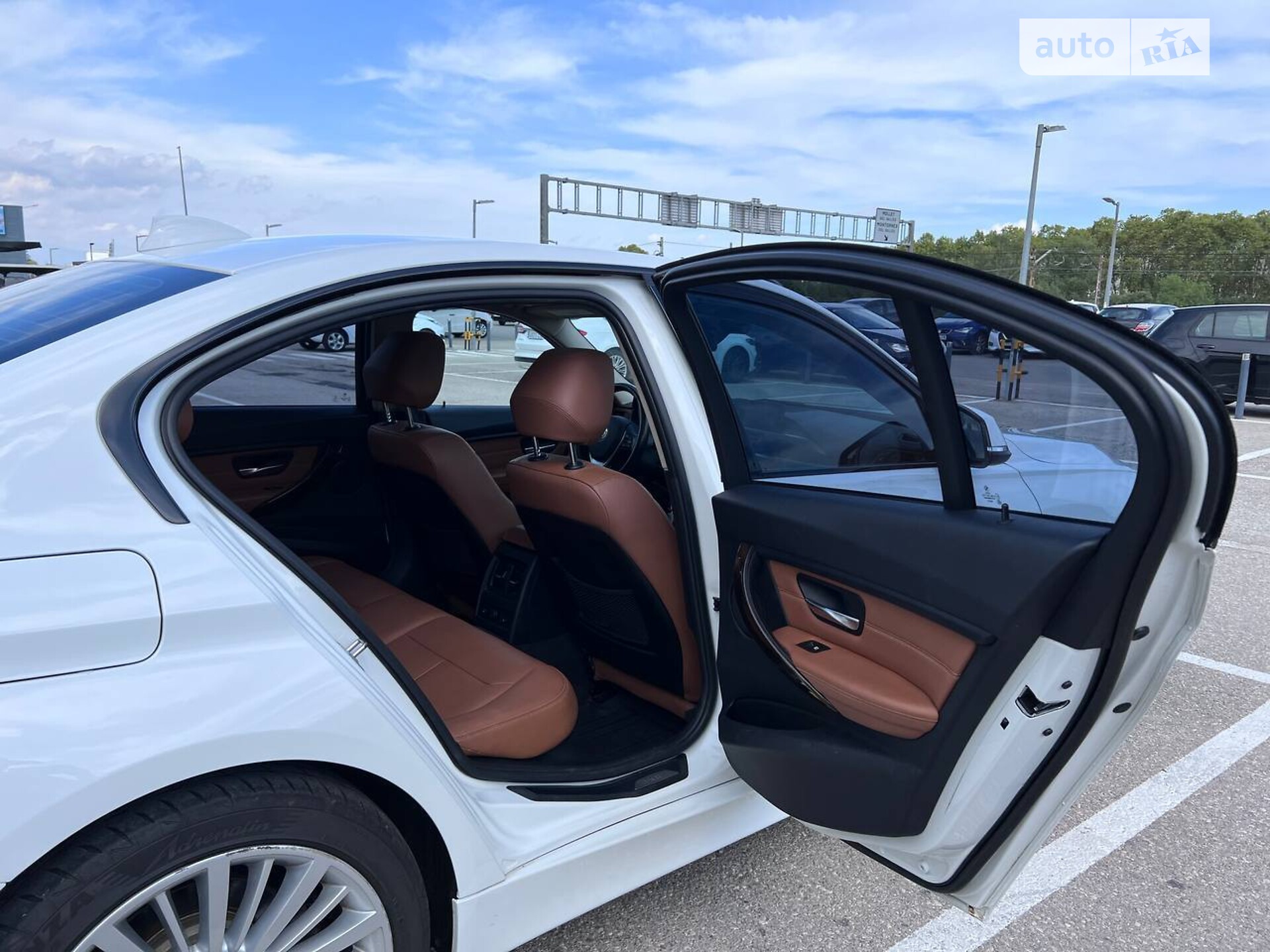 BMW 3 Series 2014 VIN WBA3B5G56FNS17244 фото оголошення 12 з 53