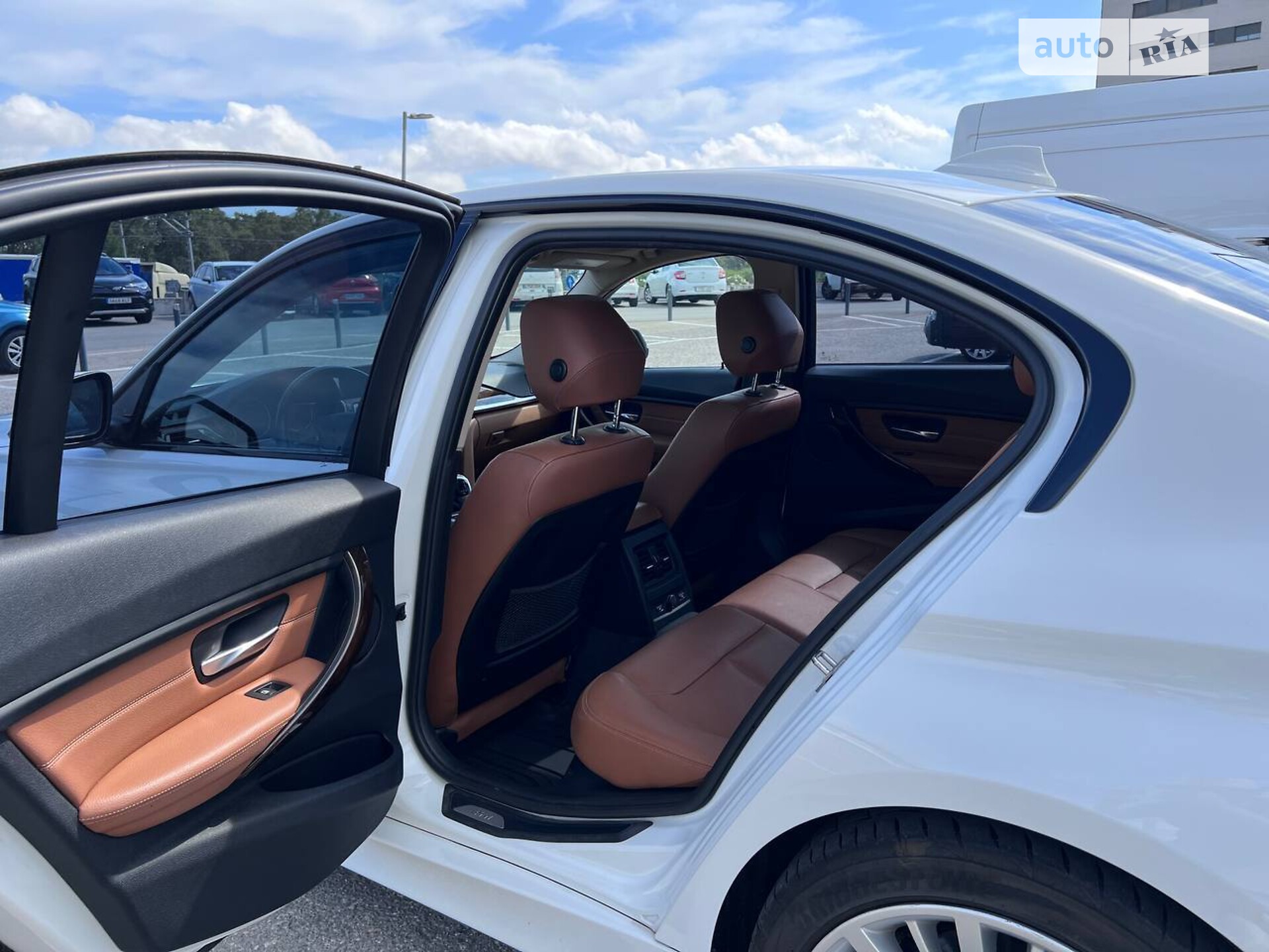 BMW 3 Series 2014 VIN WBA3B5G56FNS17244 фото оголошення 16 з 53