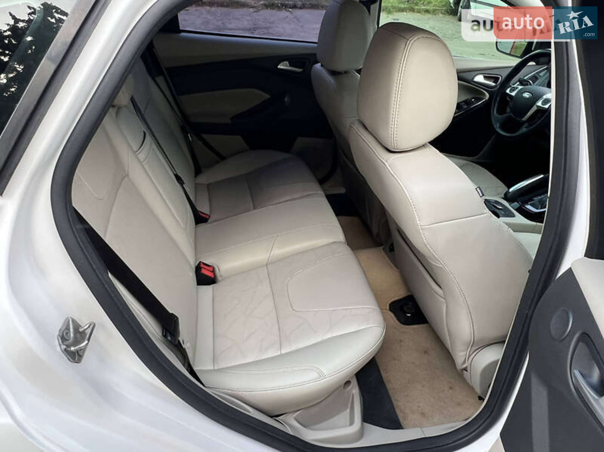 Ford Focus 2013 VIN 1FADP3R41DL235246 фото оголошення 4 з 12